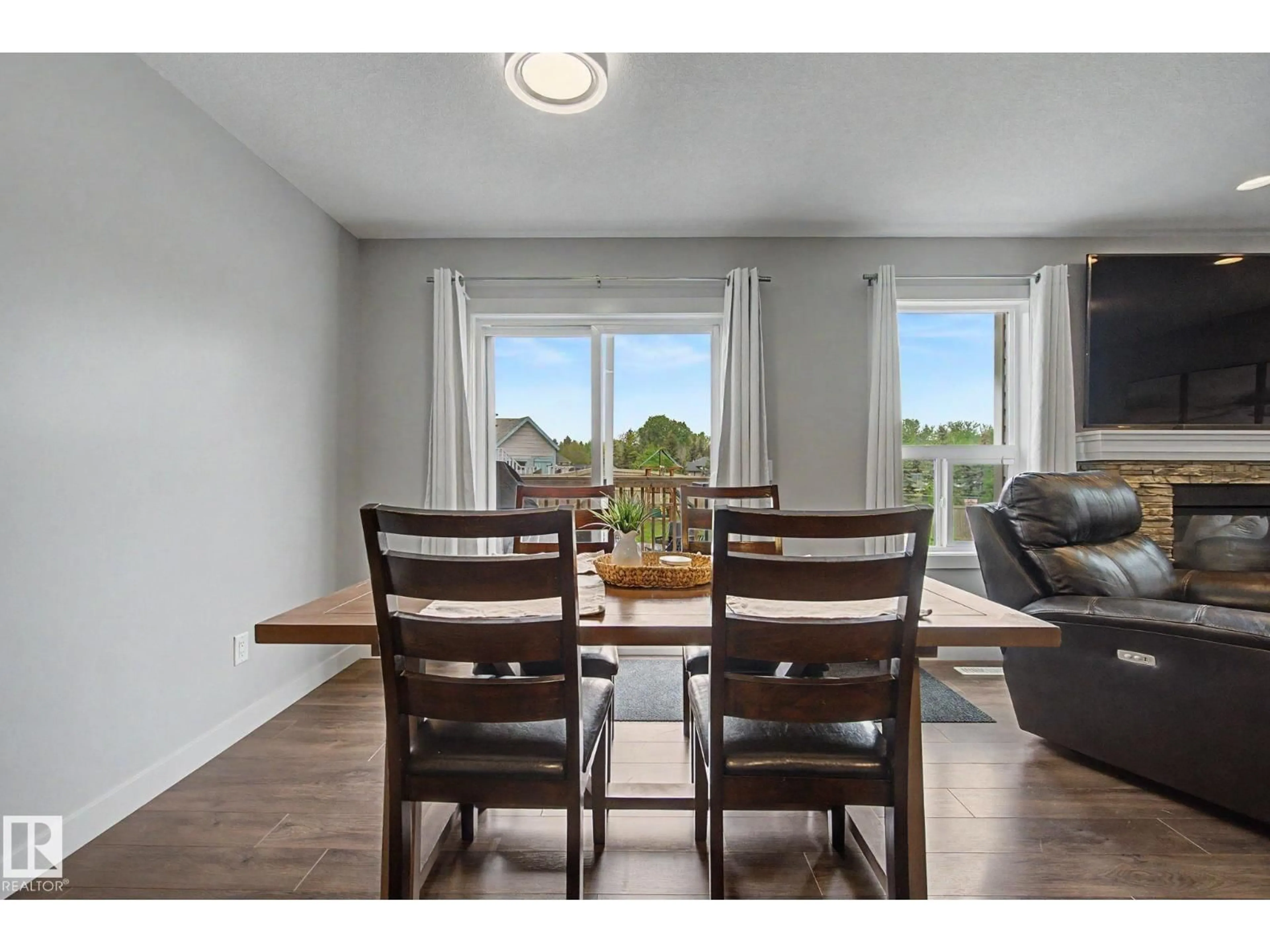 Unknown for NW - 4226 204 ST, Edmonton Alberta T6M0R8