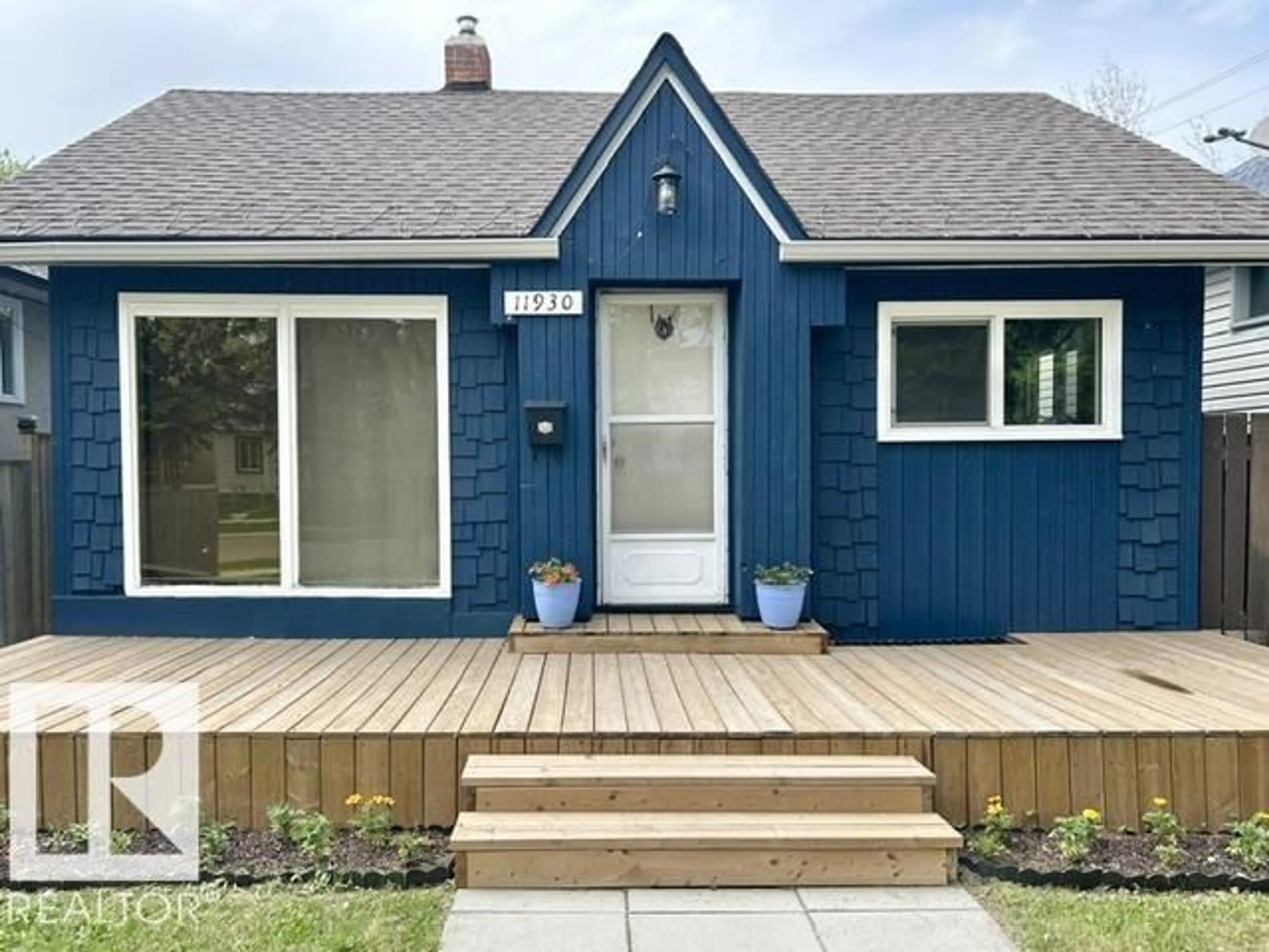 Home with vinyl exterior material, street for 11930 95A ST NW, Edmonton Alberta T5J1R5
