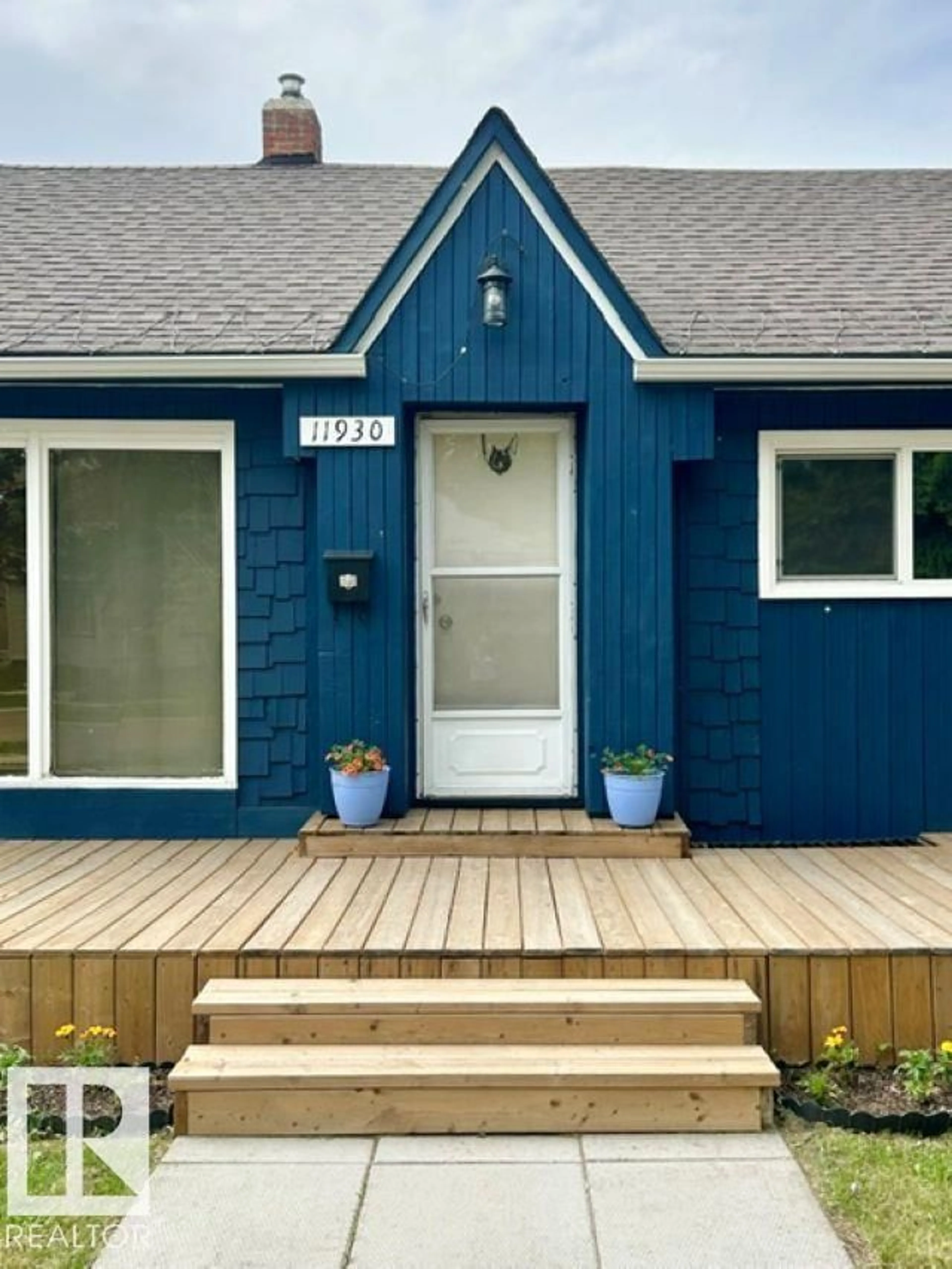 Home with vinyl exterior material, street for 11930 95A ST NW, Edmonton Alberta T5J1R5