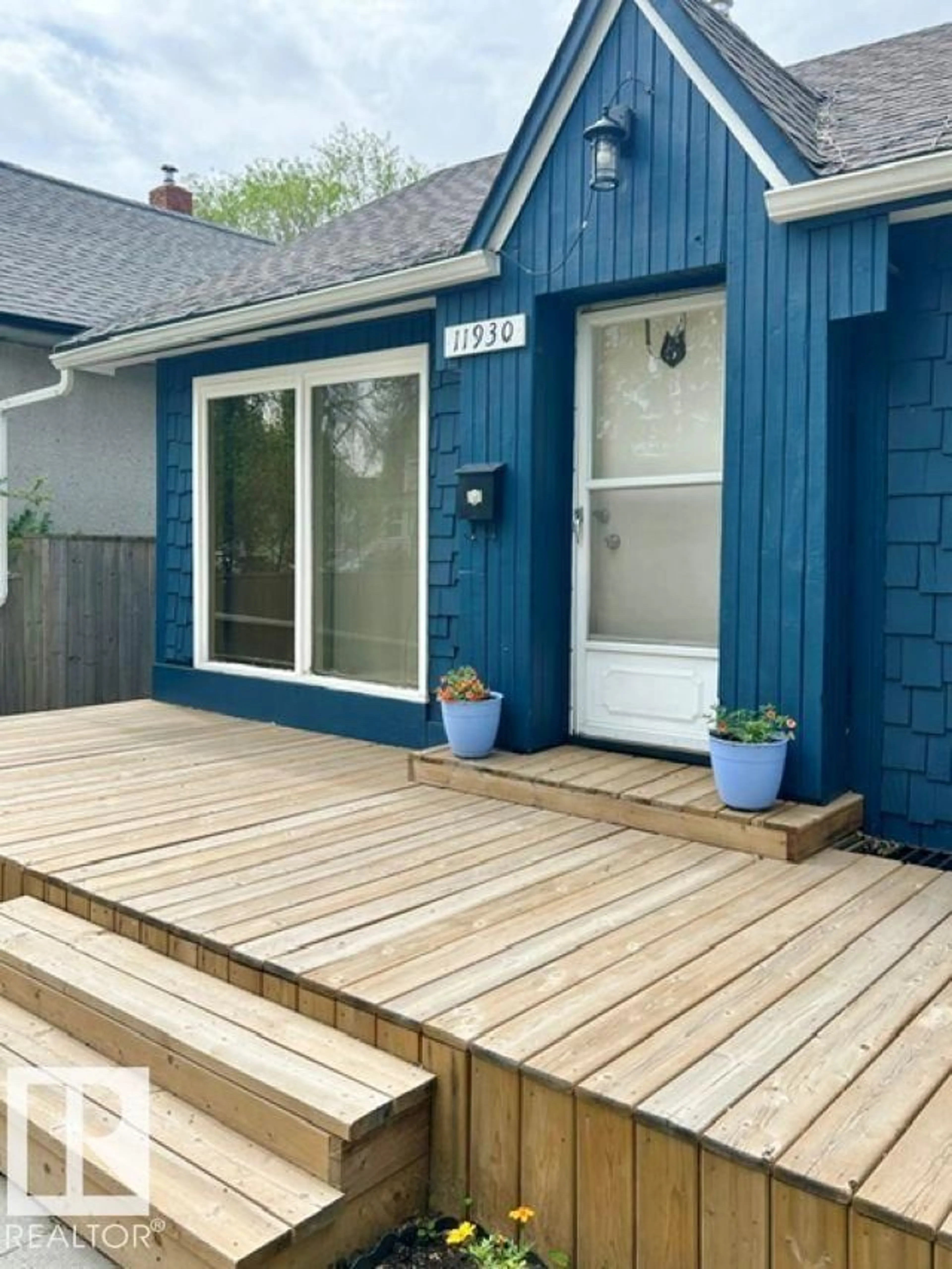 Home with vinyl exterior material, street for 11930 95A ST NW, Edmonton Alberta T5J1R5