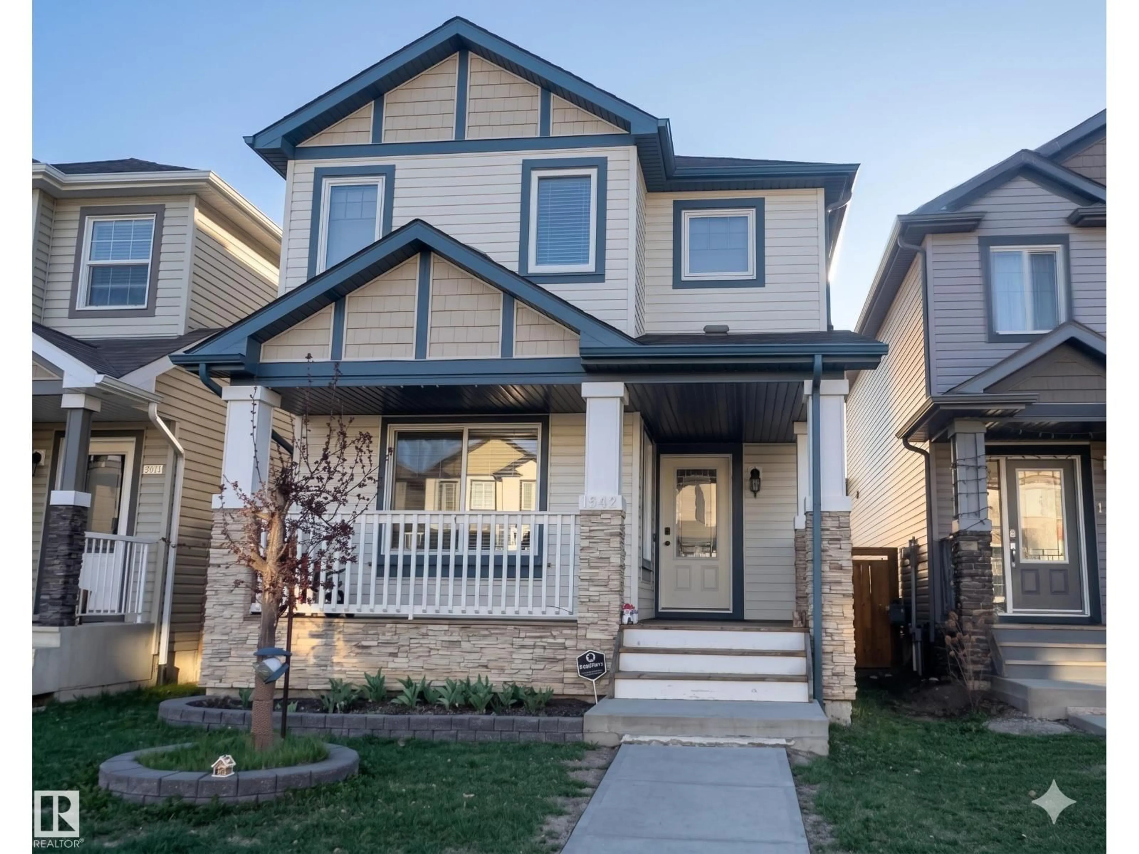 Home with vinyl exterior material, street for NW - 1542 33A ST, Edmonton Alberta T6T0X5