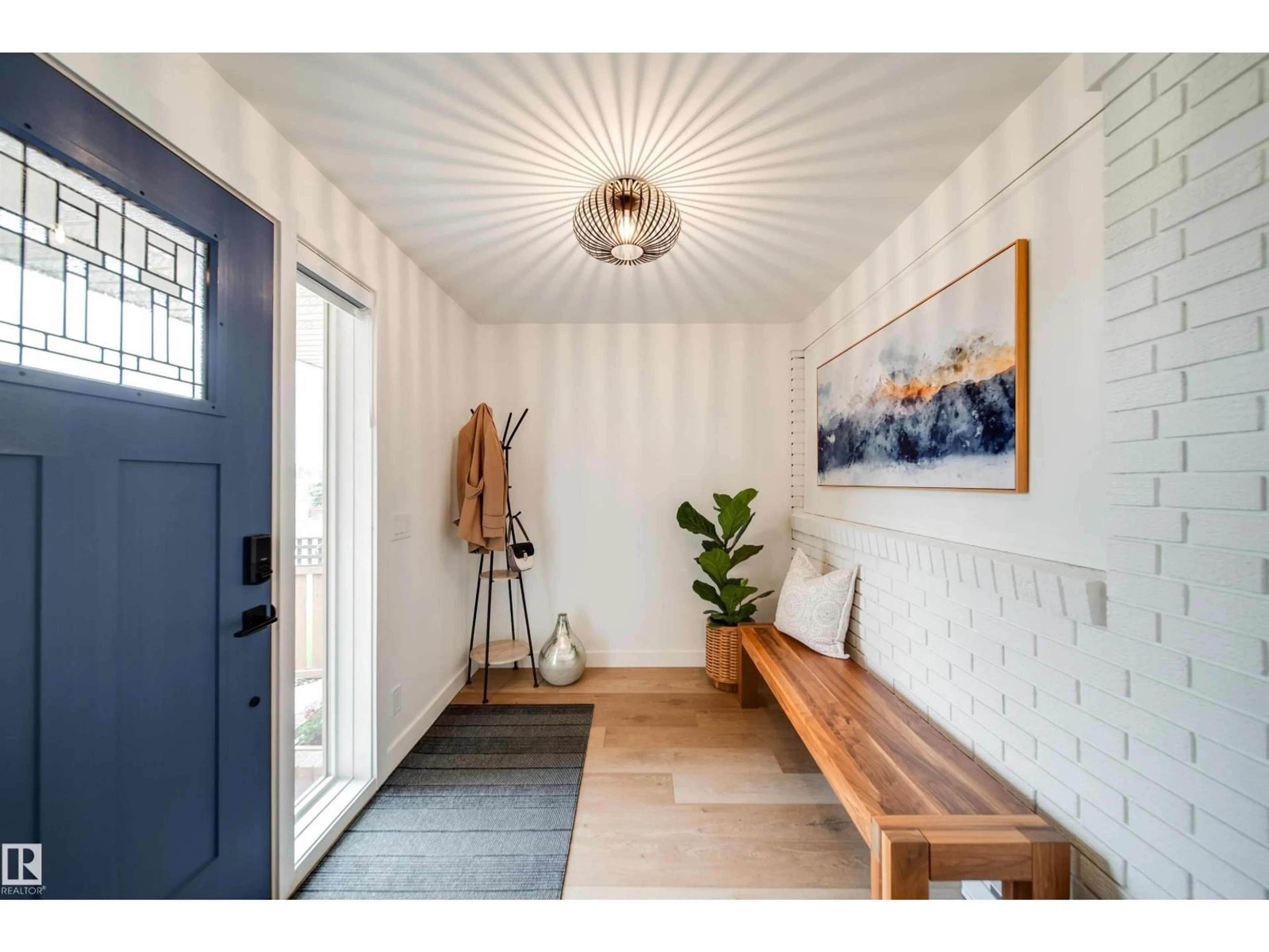 Indoor entryway for 5431 113A ST, Edmonton Alberta T6H1A4