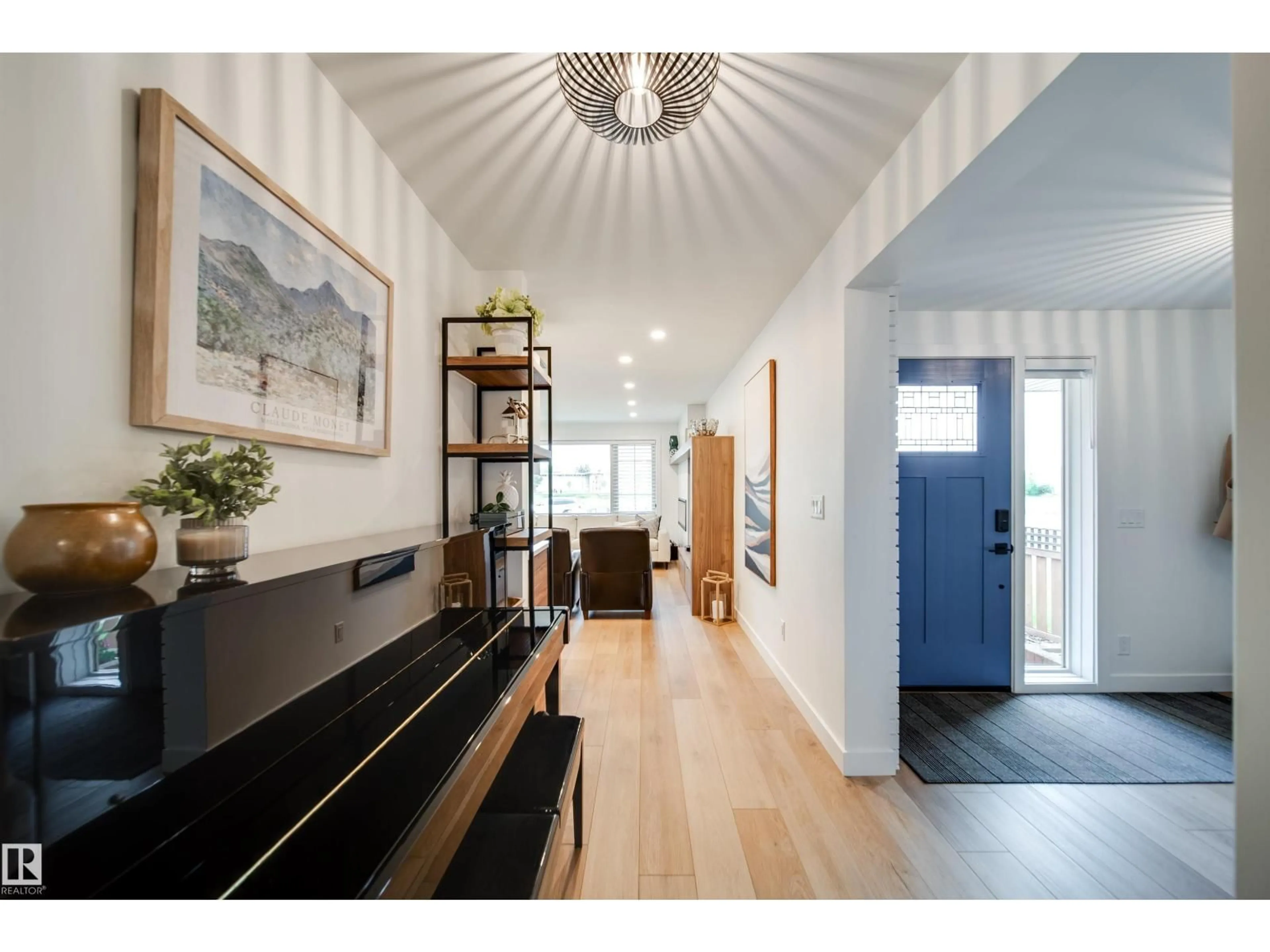 Indoor entryway for 5431 113A ST, Edmonton Alberta T6H1A4