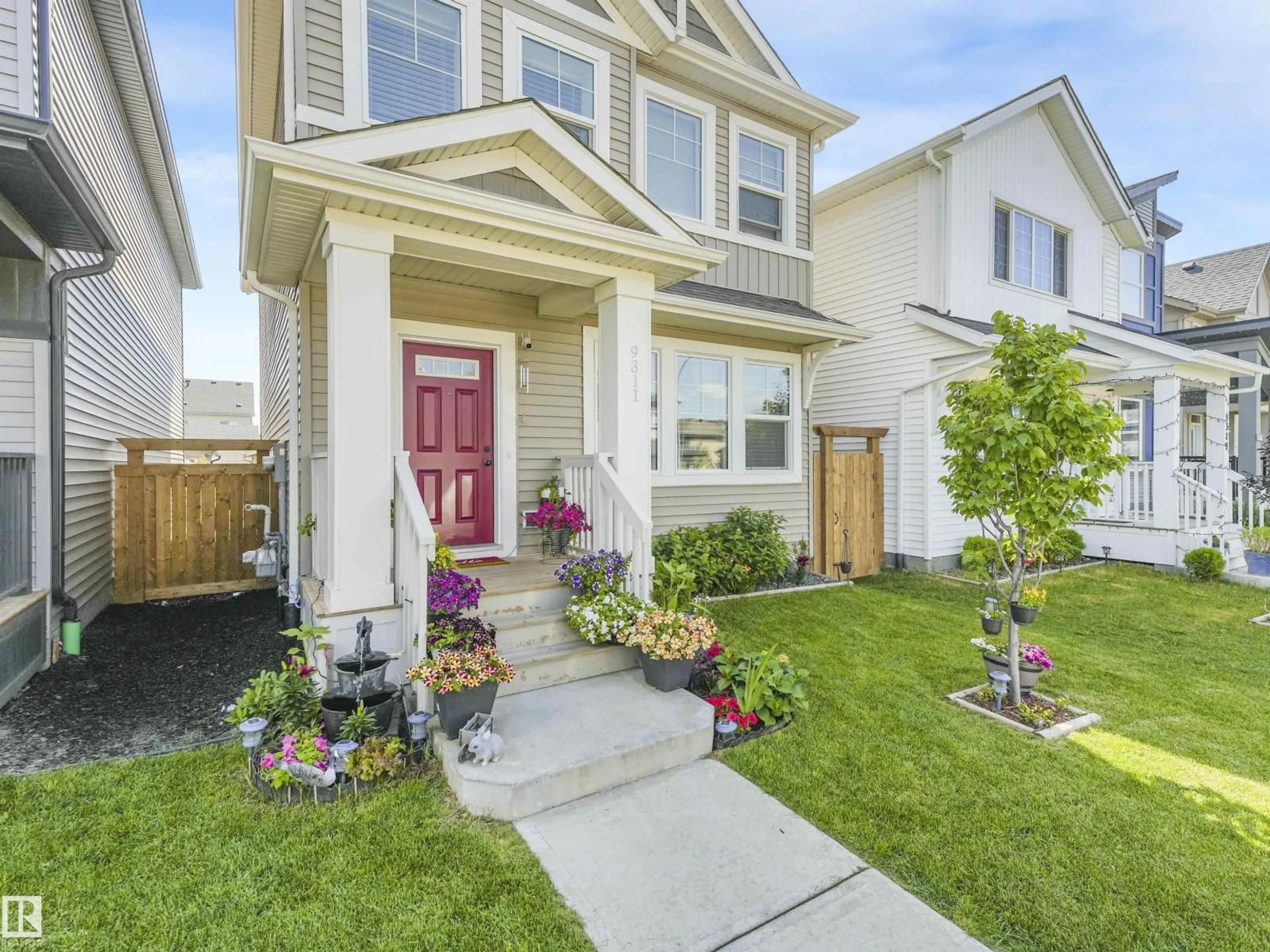 Home with vinyl exterior material, street for 9311 226 ST, Edmonton Alberta T5T7R5