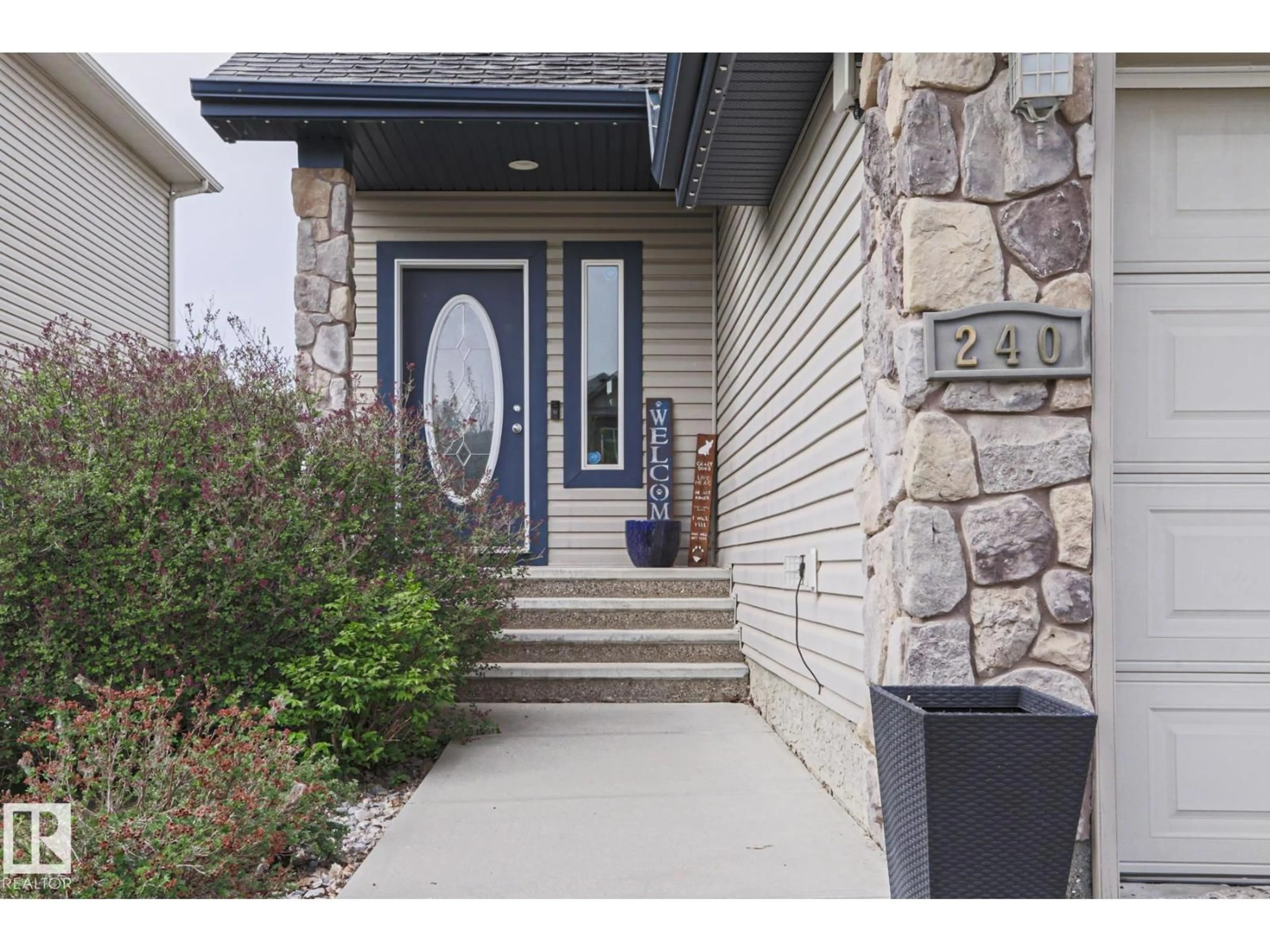 Indoor entryway for 240 HENDERSON LI, Spruce Grove Alberta T7X0L5