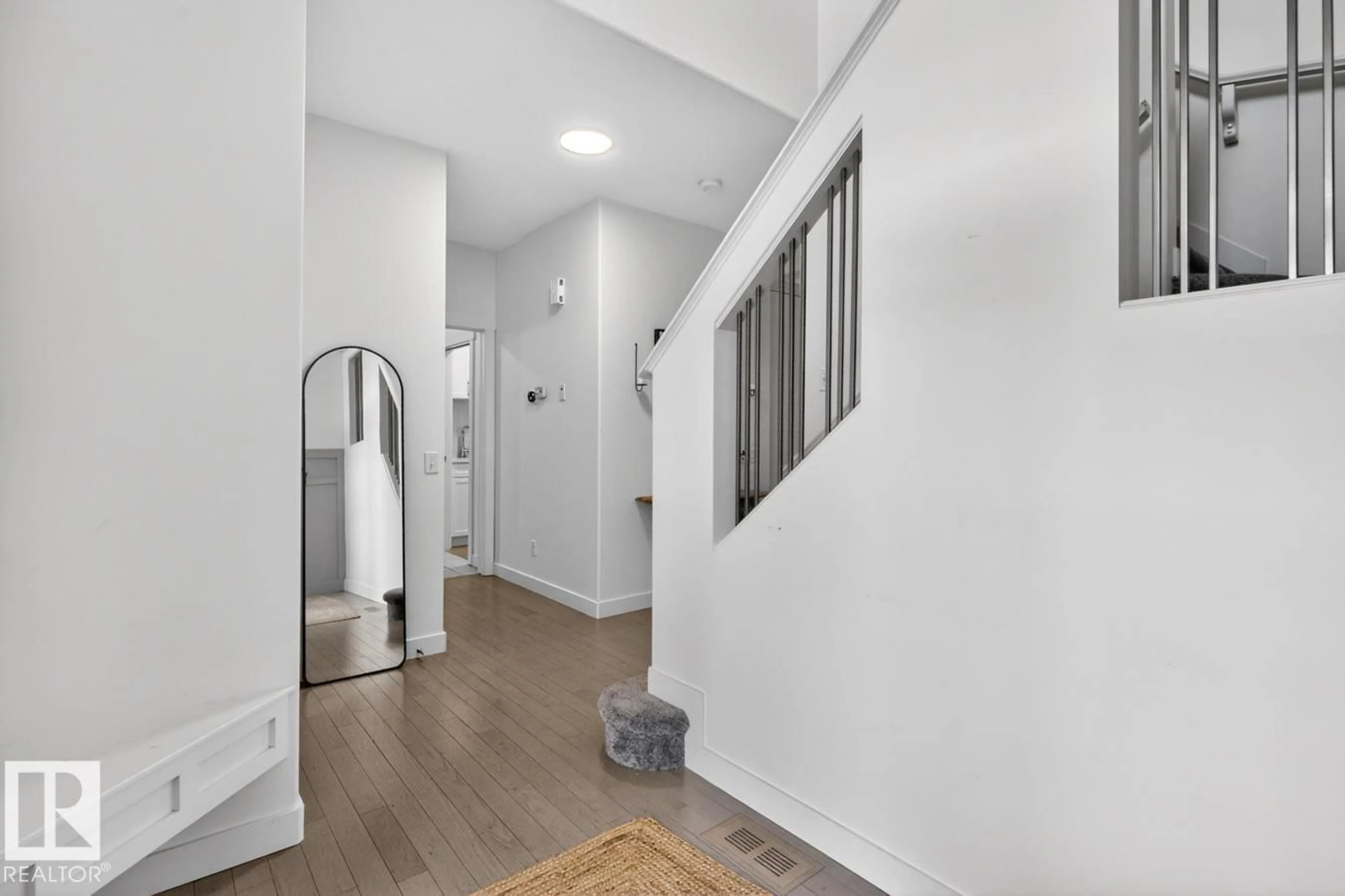 Indoor entryway for 7583 ELLESMERE WY, Sherwood Park Alberta T8H0P7