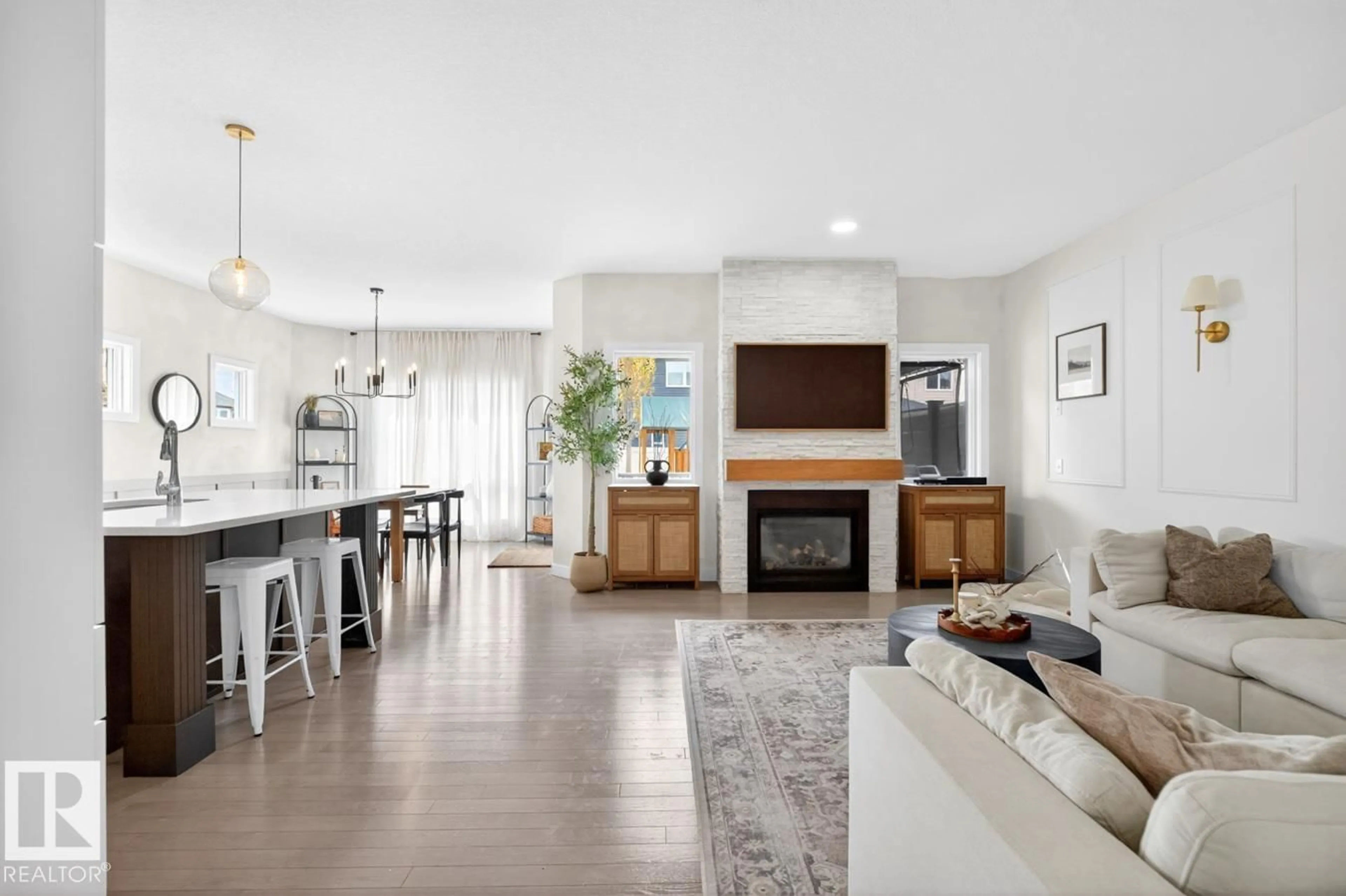Open concept kitchen, unknown for 7583 ELLESMERE WY, Sherwood Park Alberta T8H0P7