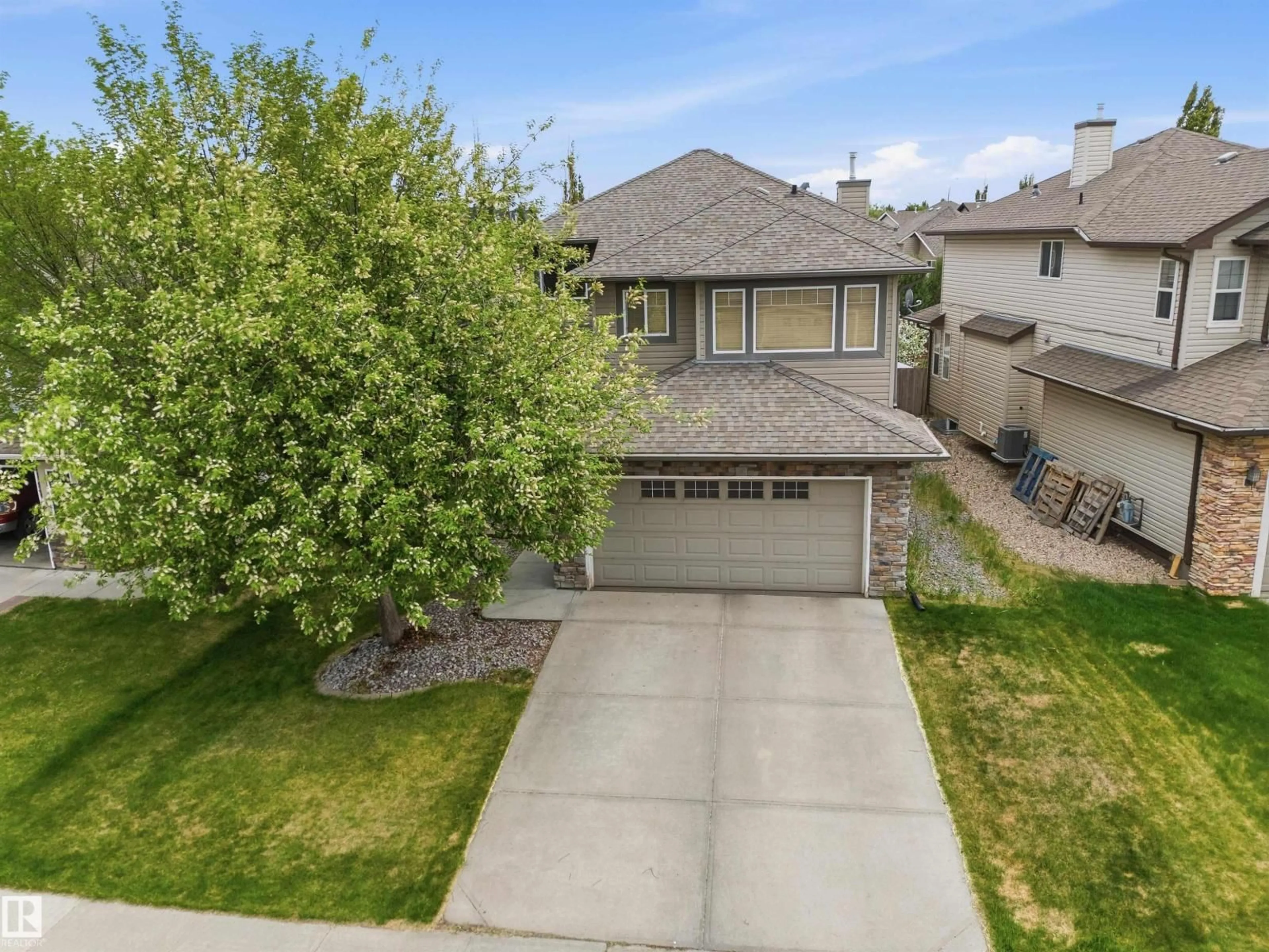 A pic from outside/outdoor area/front of a property/back of a property/a pic from drone, street for 7307 SINGER WY, Edmonton Alberta T6R3S1