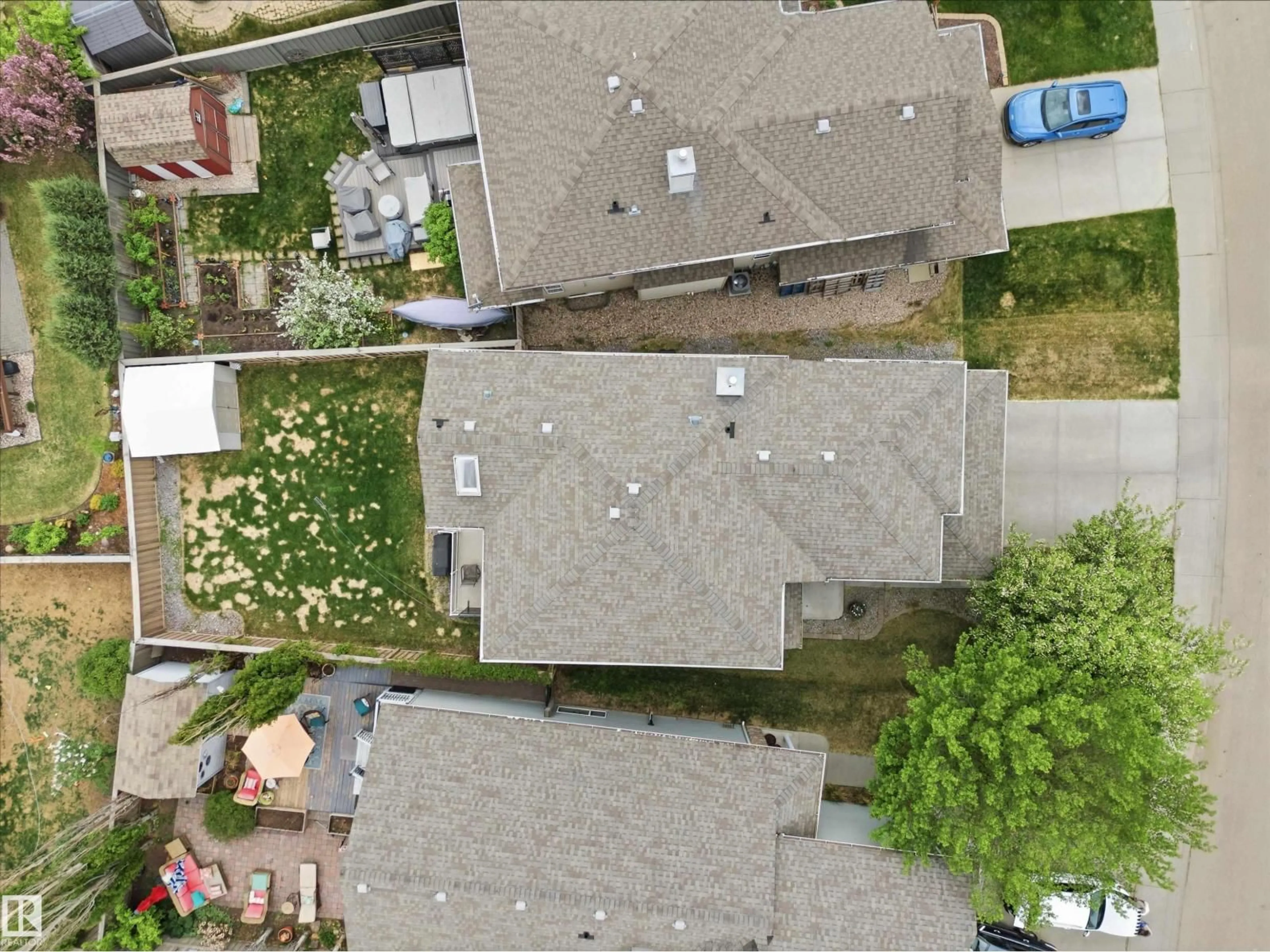 A pic from outside/outdoor area/front of a property/back of a property/a pic from drone, street for 7307 SINGER WY, Edmonton Alberta T6R3S1