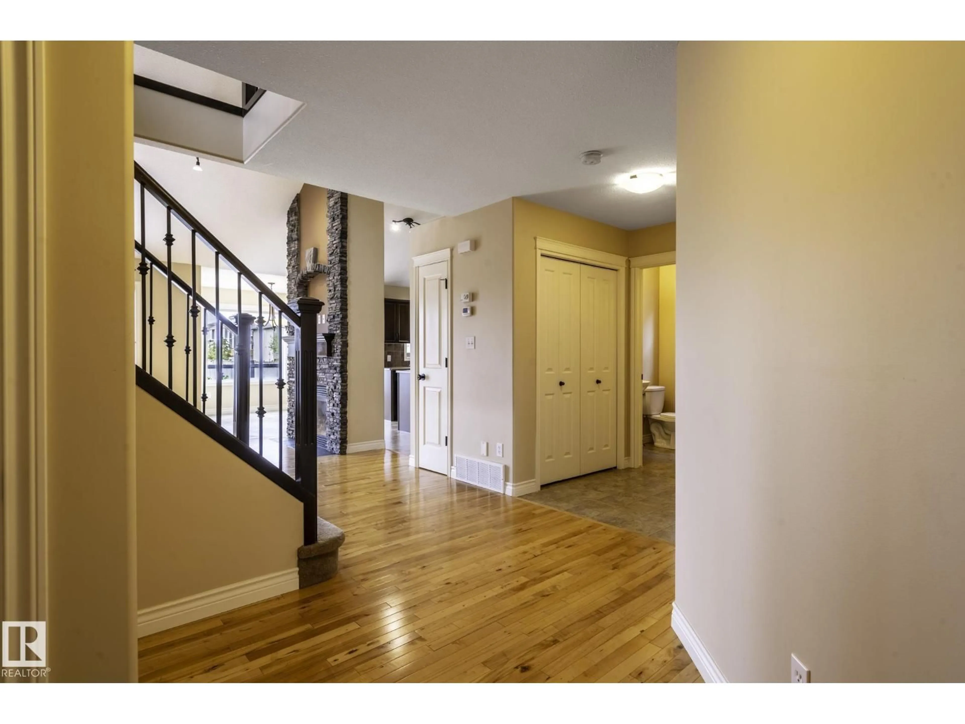 Indoor entryway for 9811 103 AV, Morinville Alberta T8R1R7