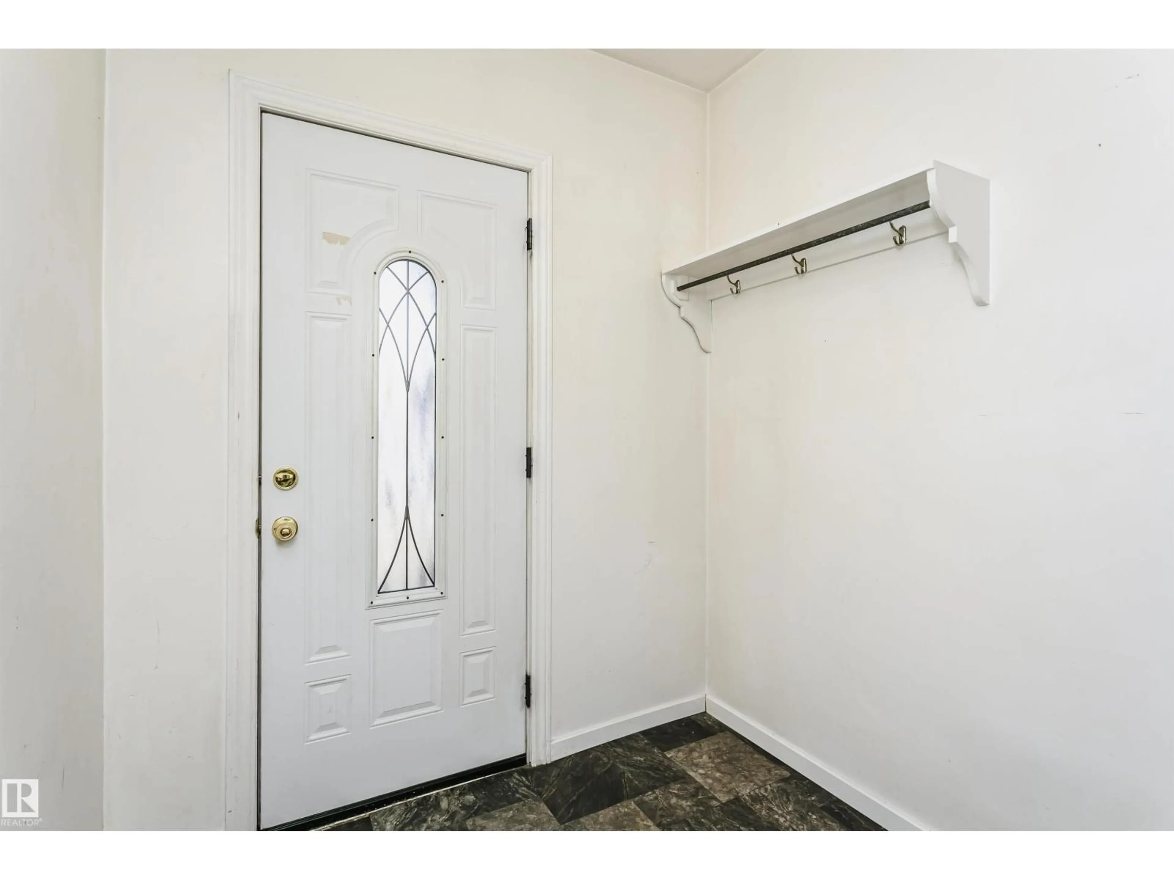 Indoor entryway for 10035 81 AV, Edmonton Alberta T6E1W7