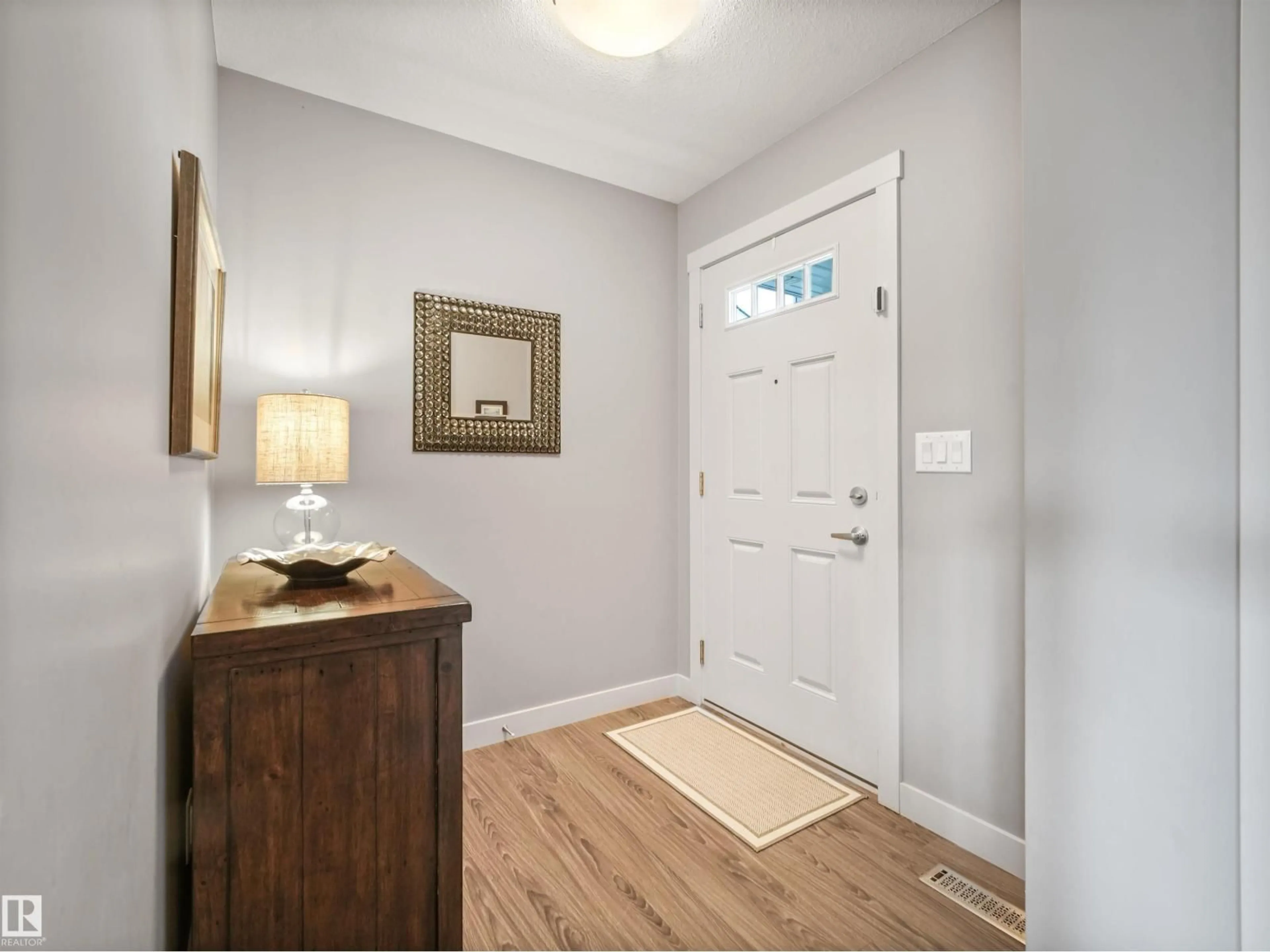 Indoor entryway for 1277 STARLING DR, Edmonton Alberta T5S0K4