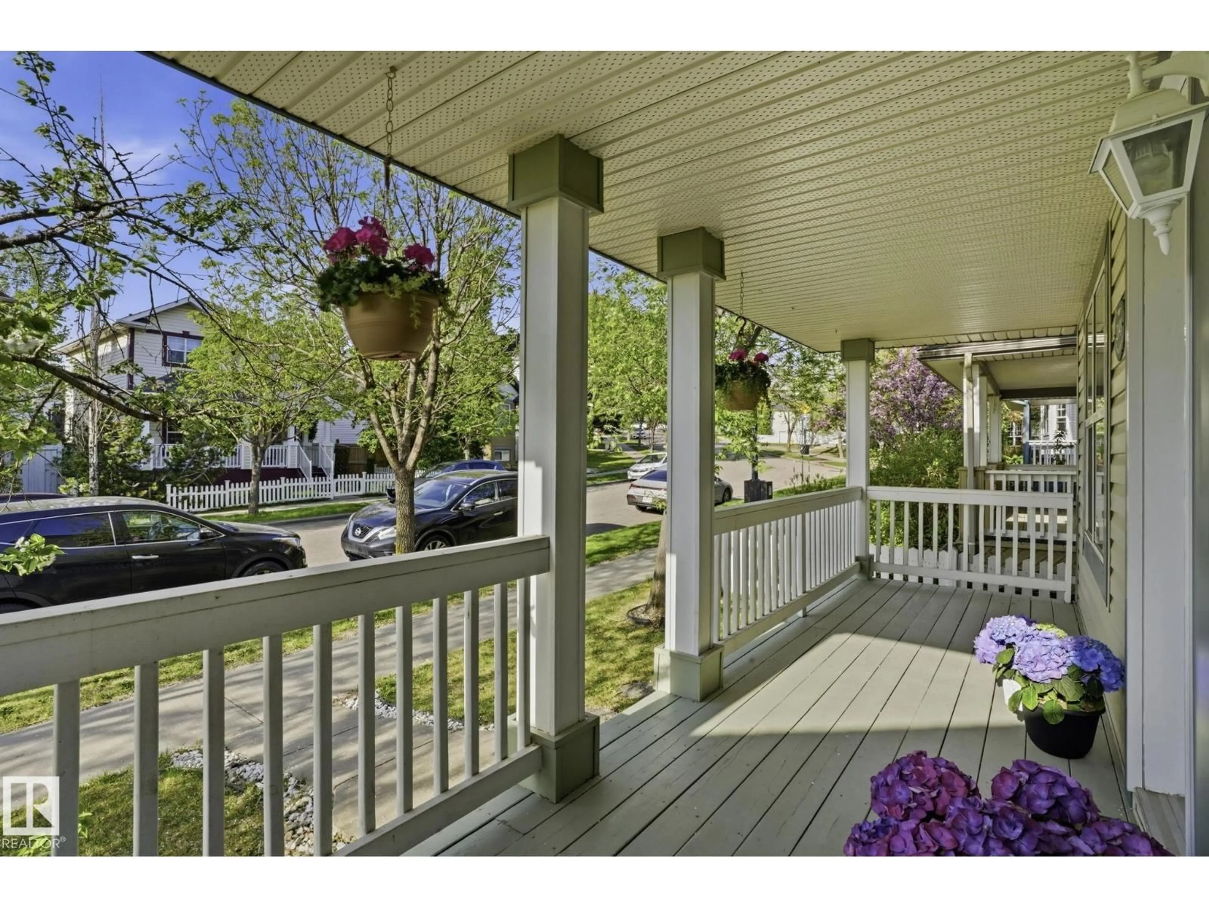 Patio, street for 2049 TANNER WD, Edmonton Alberta T6R2R4