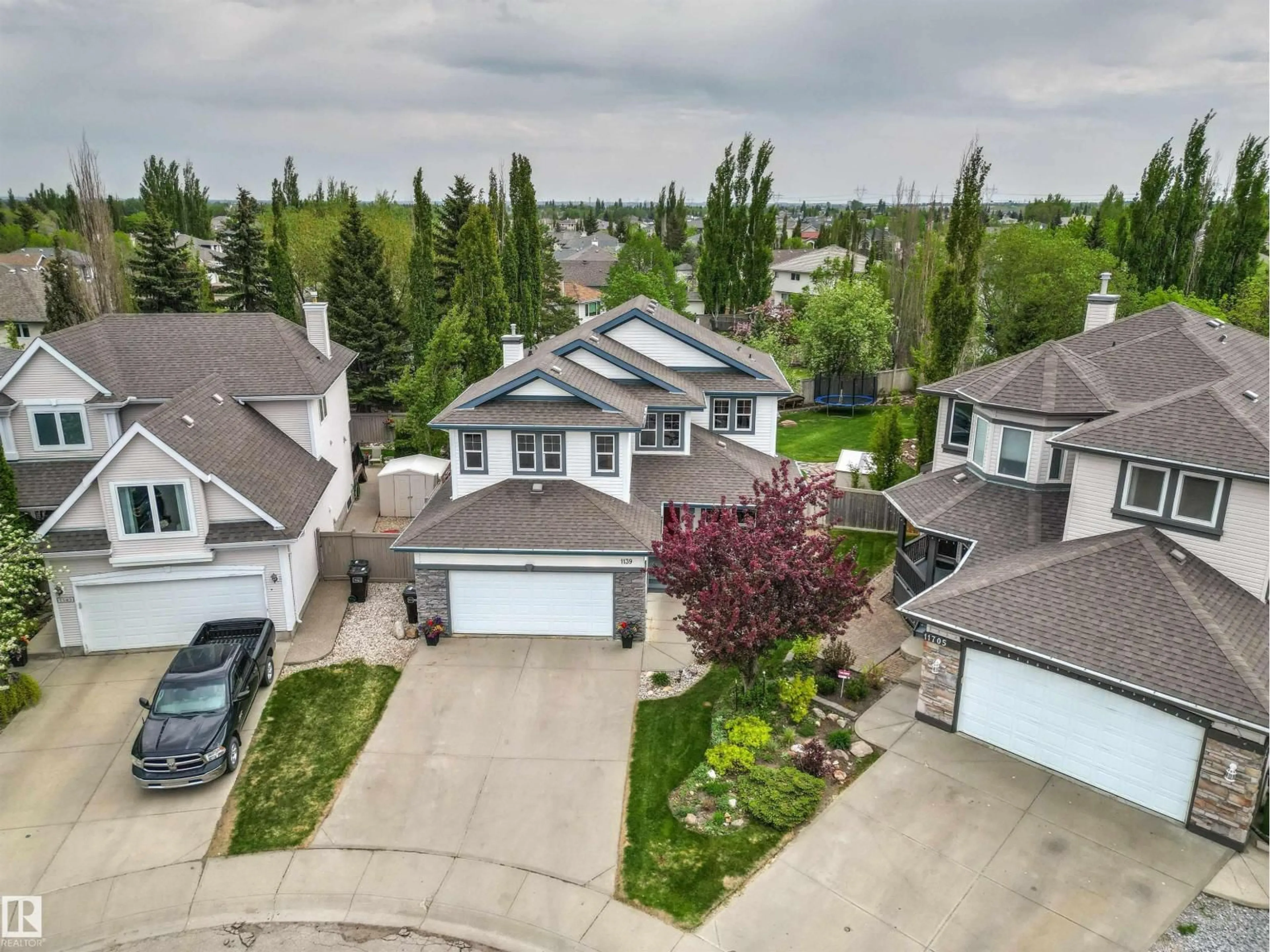 A pic from outside/outdoor area/front of a property/back of a property/a pic from drone, street for NW - 1139 117 ST, Edmonton Alberta T6J7E5