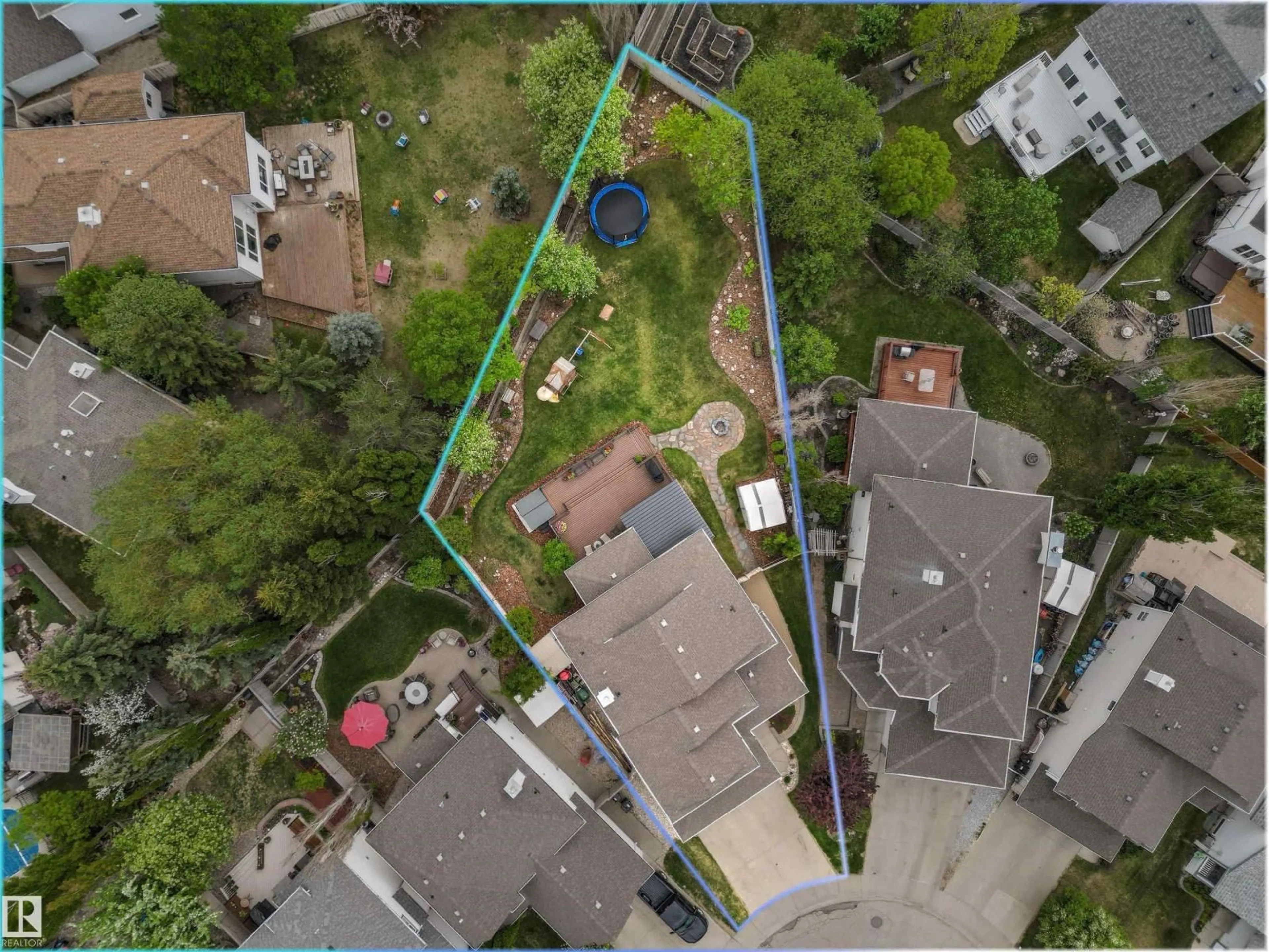 A pic from outside/outdoor area/front of a property/back of a property/a pic from drone, street for NW - 1139 117 ST, Edmonton Alberta T6J7E5