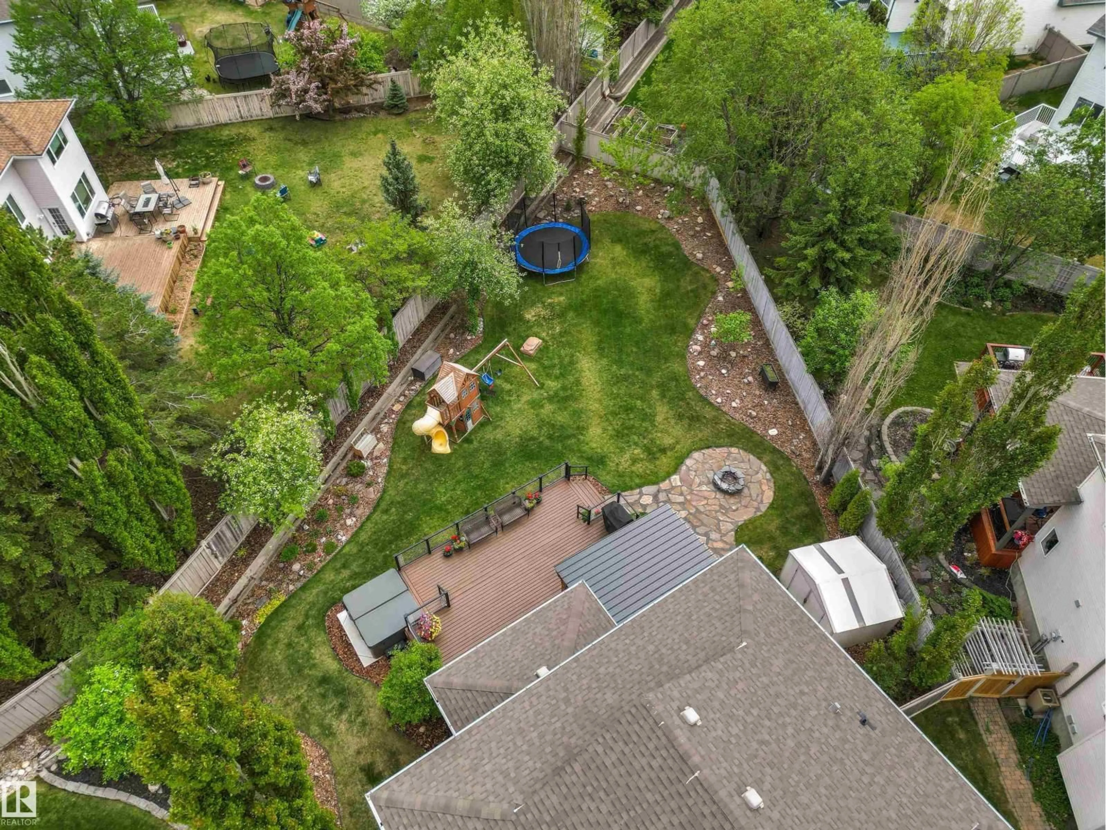 A pic from outside/outdoor area/front of a property/back of a property/a pic from drone, forest/trees view for NW - 1139 117 ST, Edmonton Alberta T6J7E5