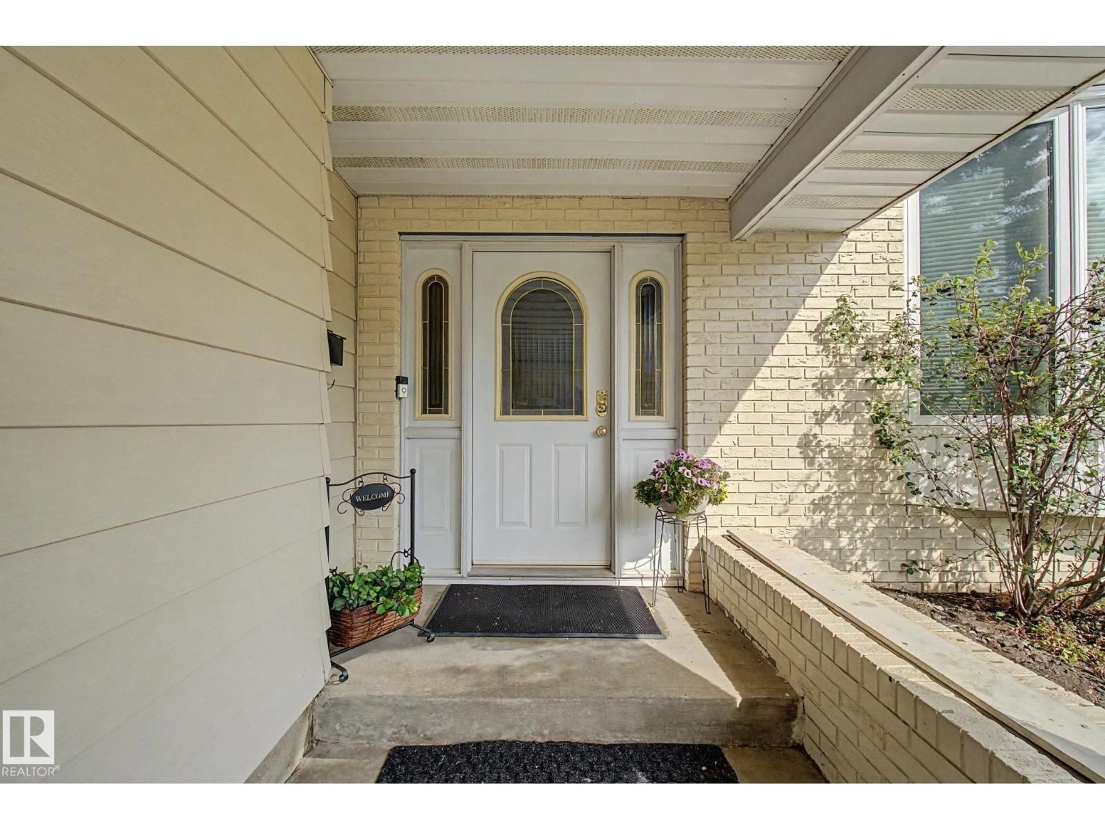 Indoor entryway for 170 WESTRIDGE RD, Edmonton Alberta T5T1B8