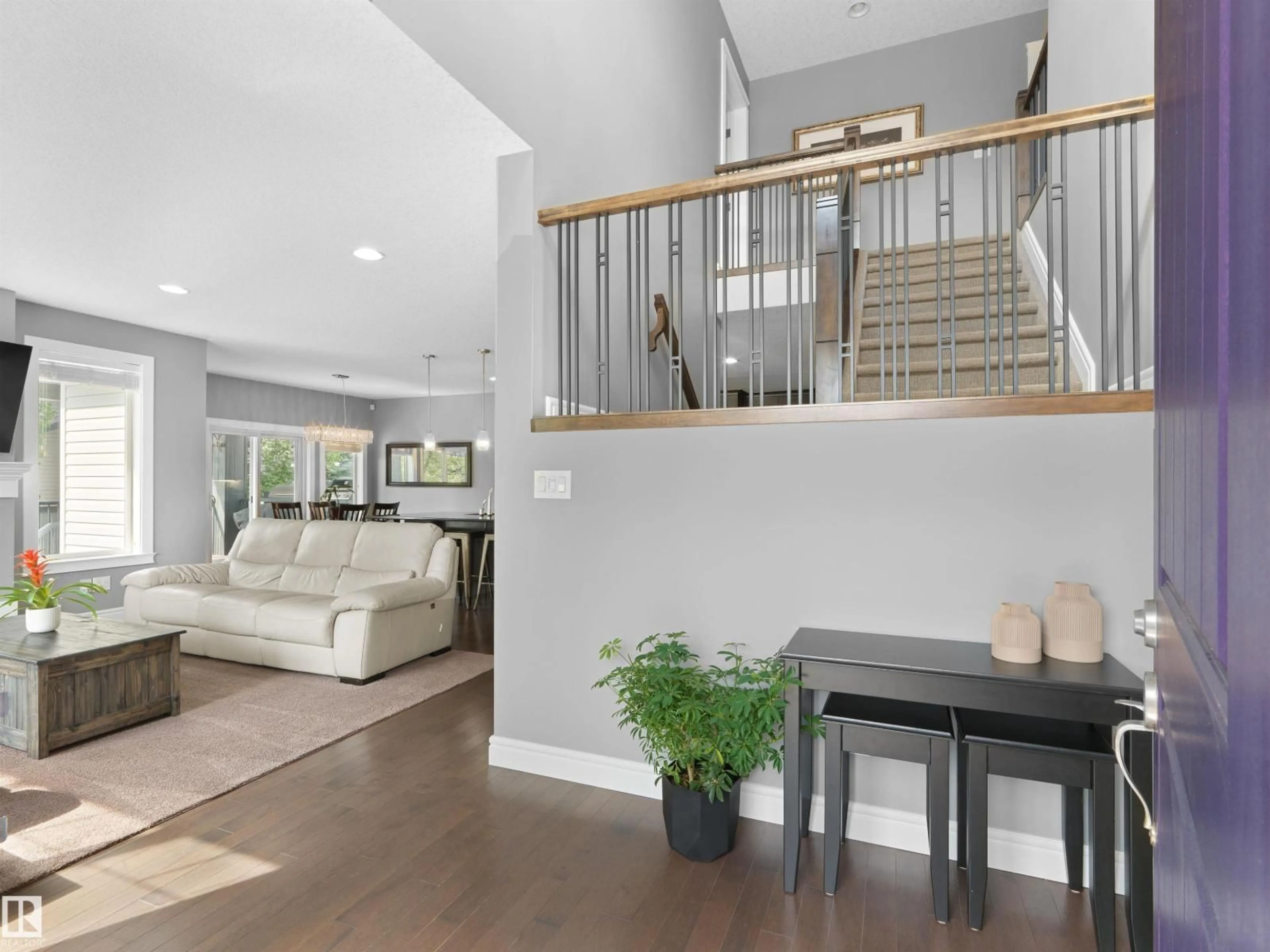Indoor entryway for 17119 5 AV, Edmonton Alberta T6W2A4