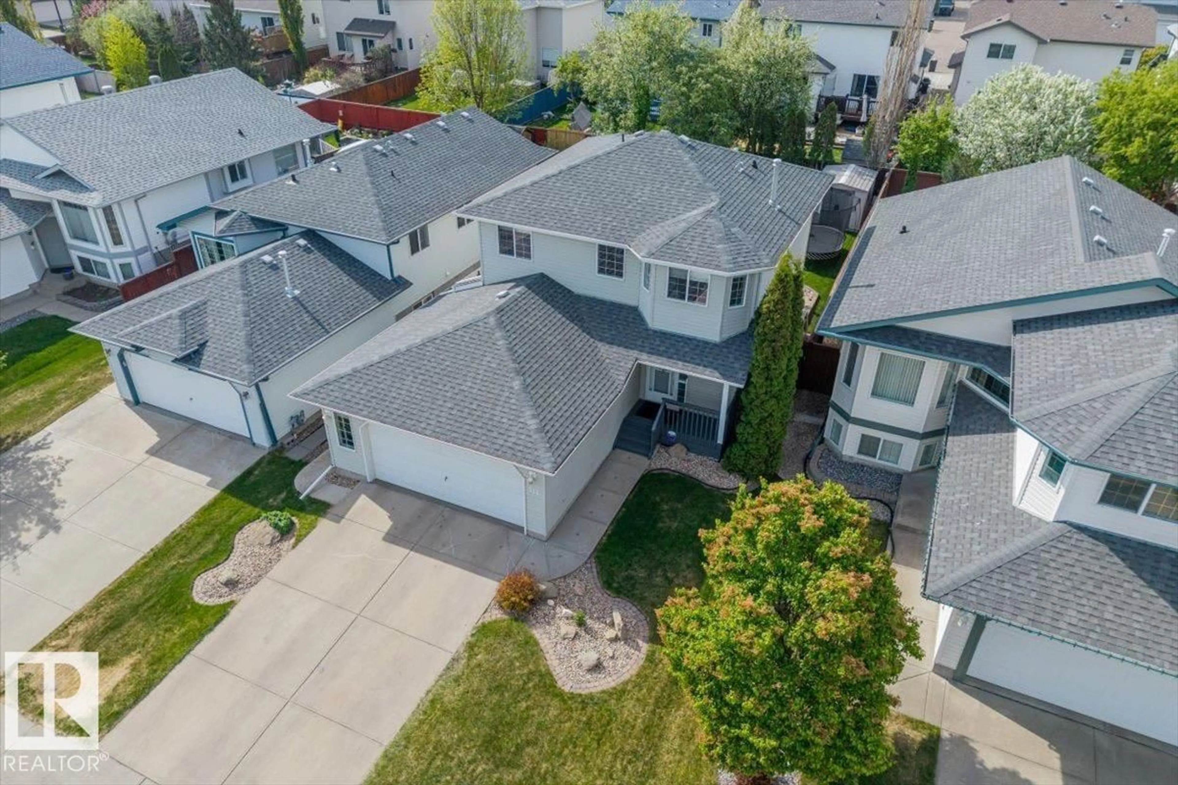 A pic from outside/outdoor area/front of a property/back of a property/a pic from drone, street for 535 WISEMAN LN, Edmonton Alberta T6T1N6