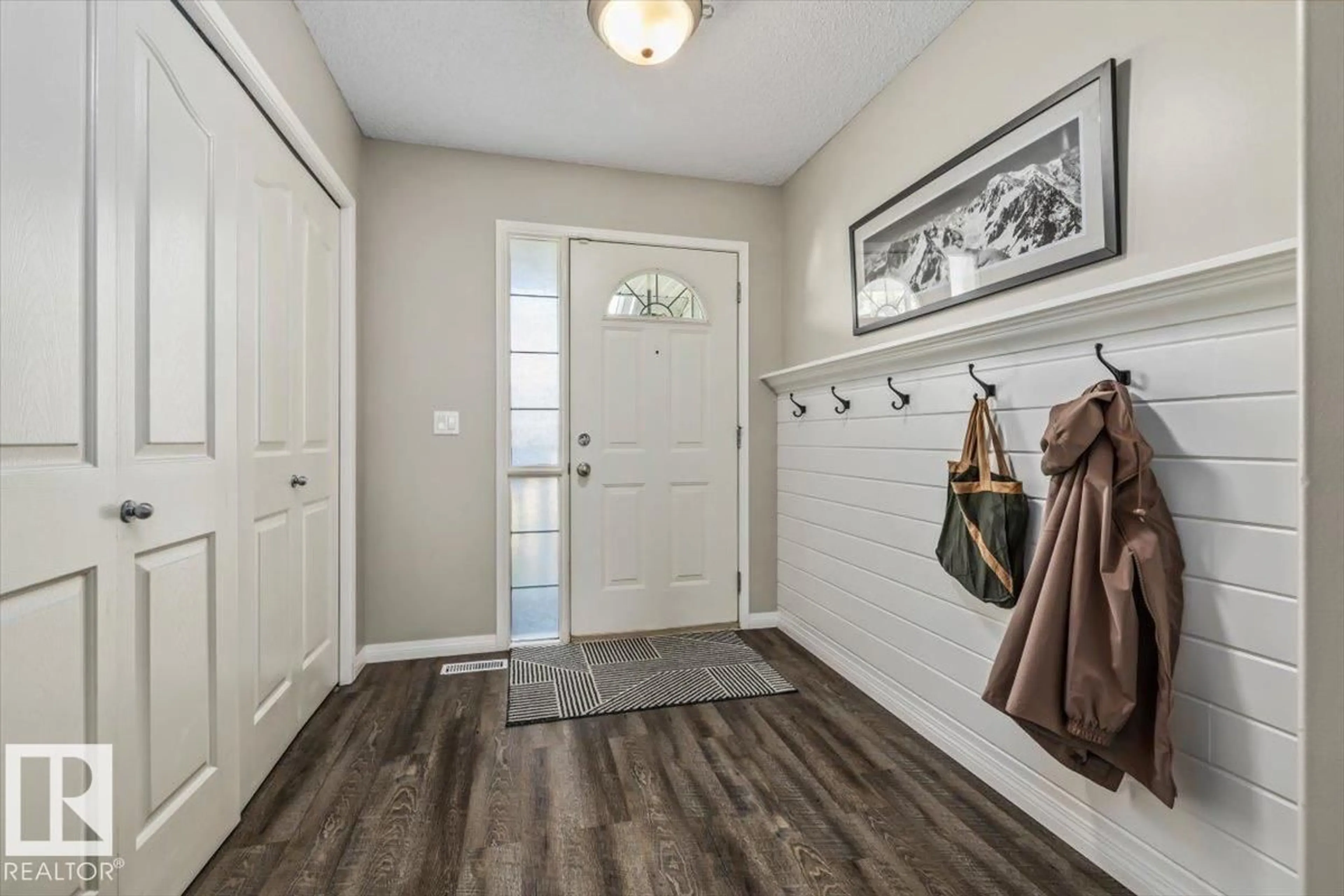 Indoor entryway for 535 WISEMAN LN, Edmonton Alberta T6T1N6