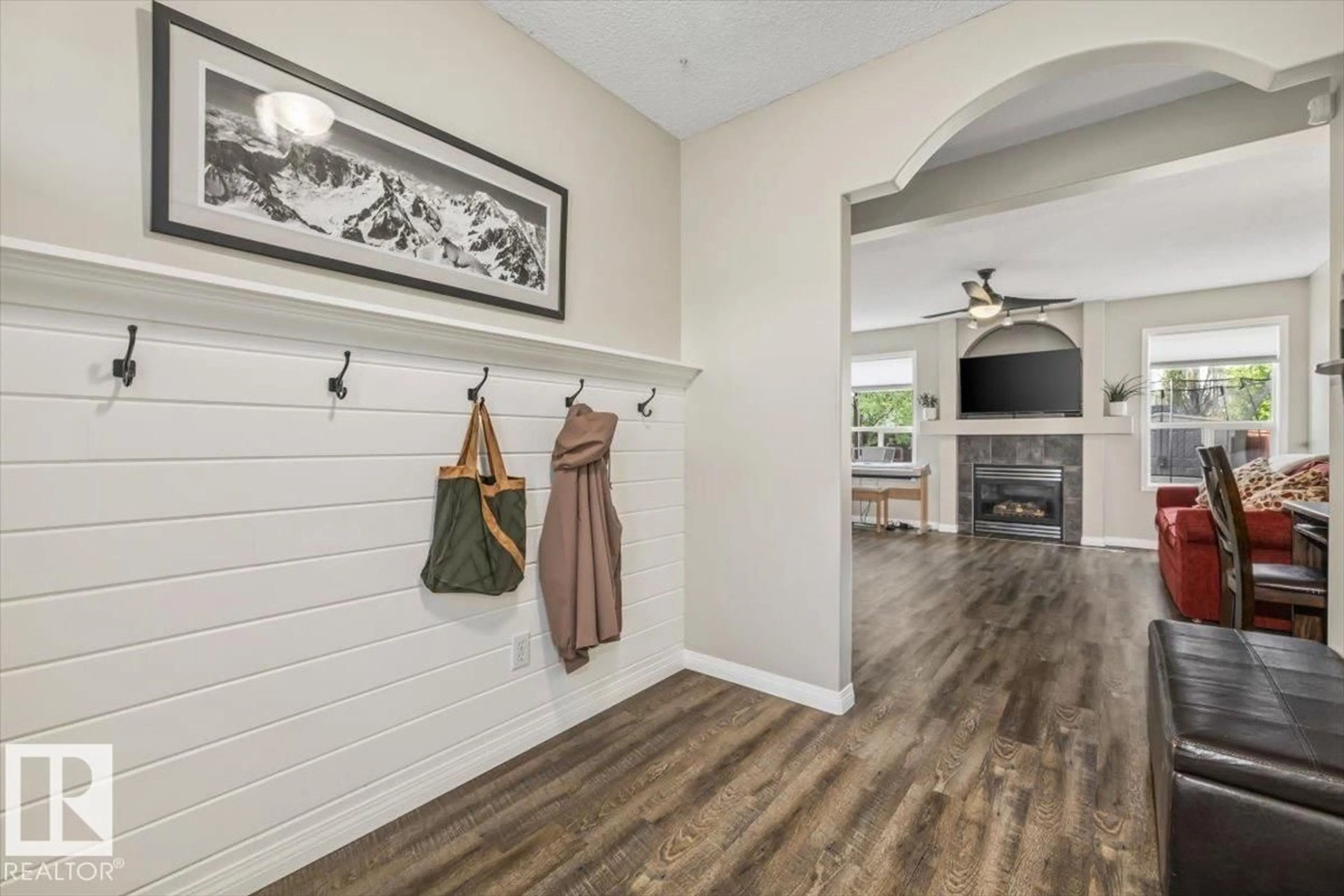 Indoor entryway for 535 WISEMAN LN, Edmonton Alberta T6T1N6
