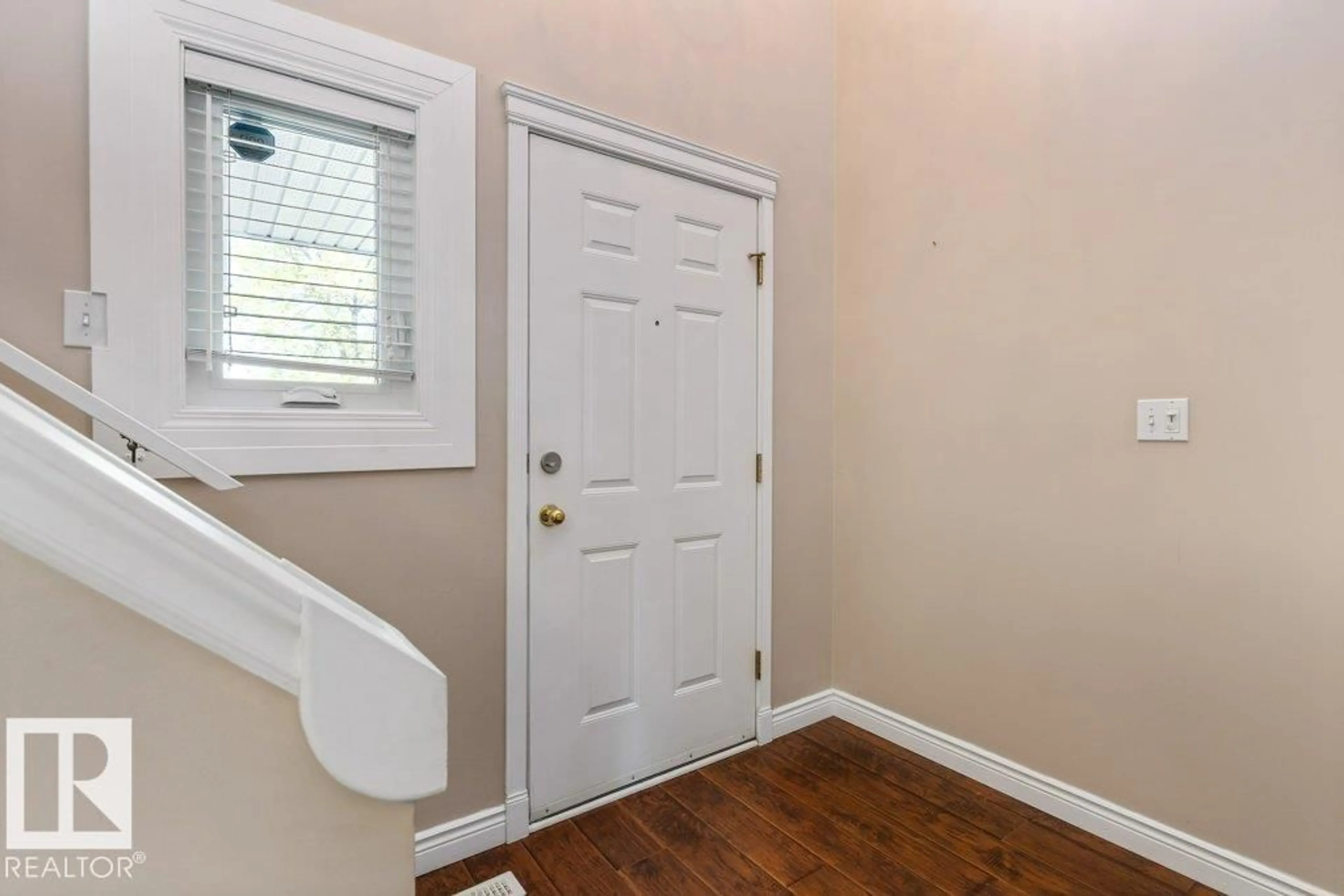 Indoor entryway for 1119 POTTER GREENS NW, Edmonton Alberta T5T6A5