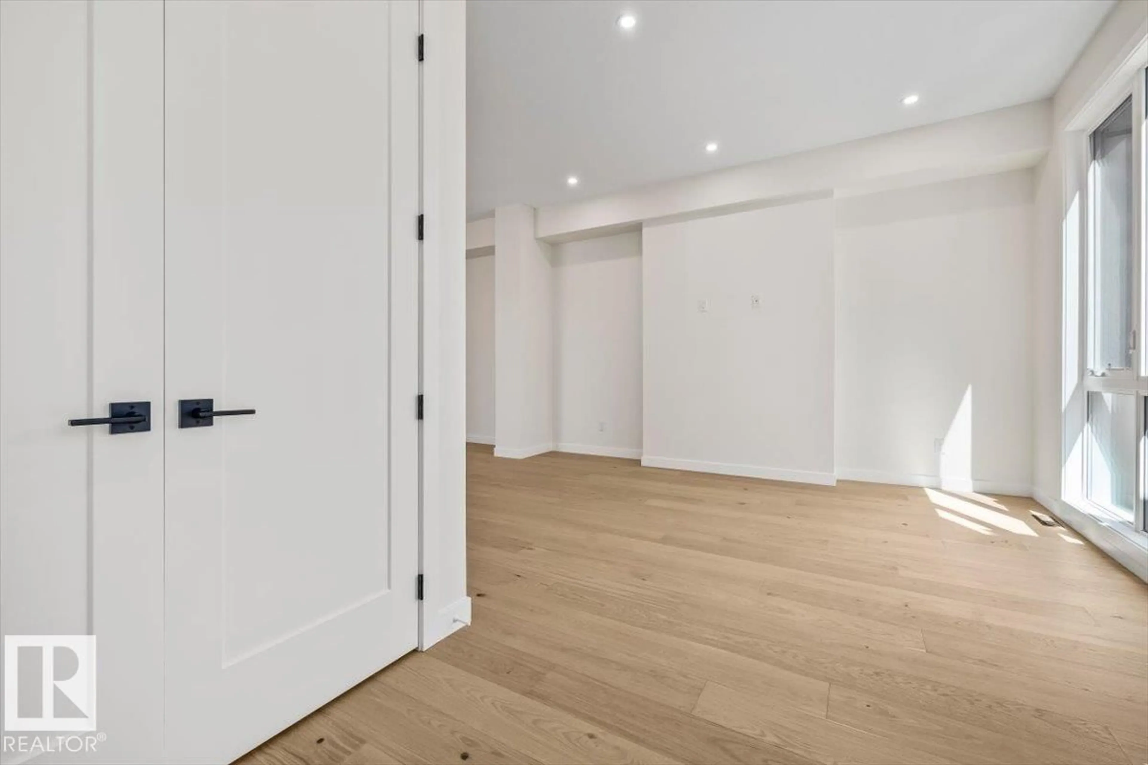 Indoor entryway for NW - 10932 132 ST, Edmonton Alberta T5M1C9