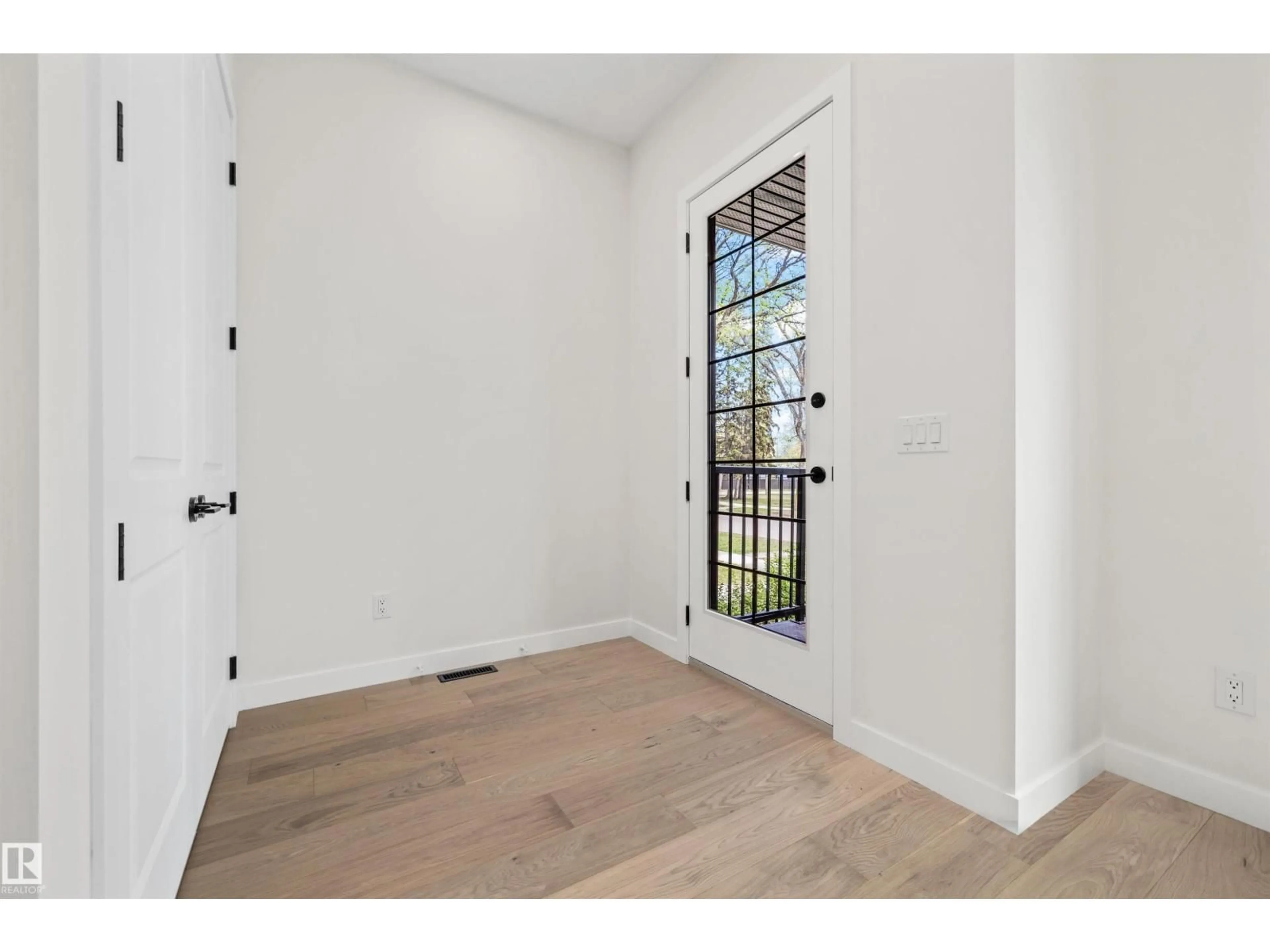Indoor entryway for NW - 10934 132 ST, Edmonton Alberta T5M1C9
