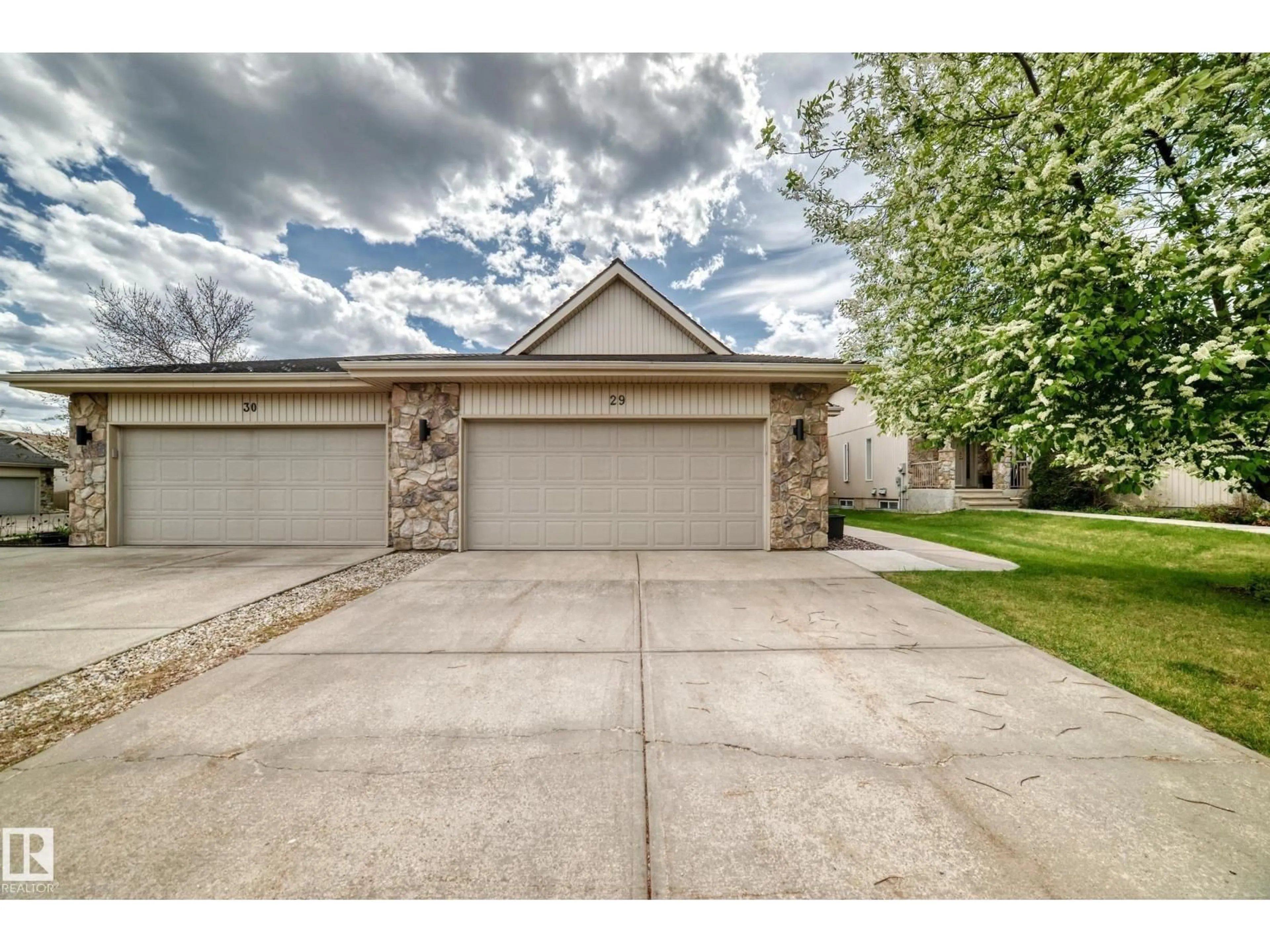 Unknown for 929 - 29 PICARD DR, Edmonton Alberta T5T6J7