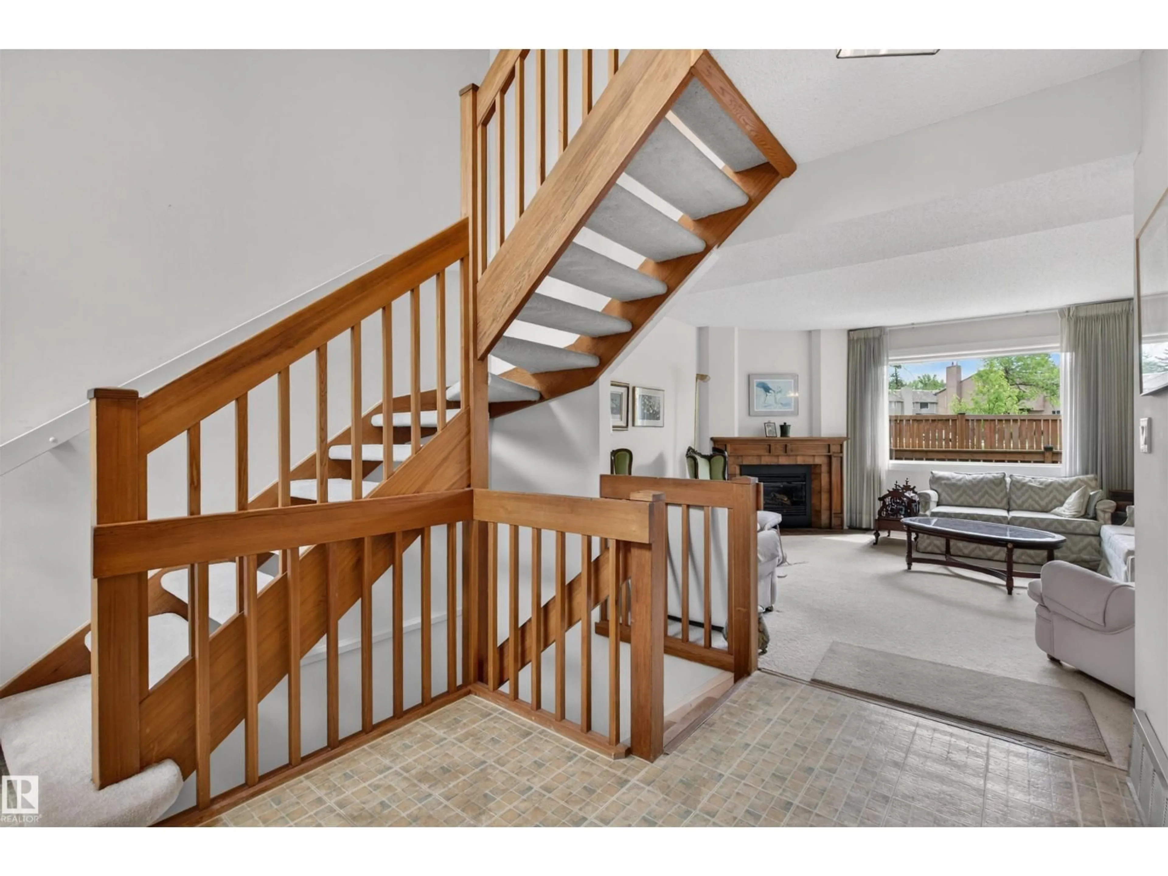Stairs for 2705 124 ST, Edmonton Alberta T6J4T2