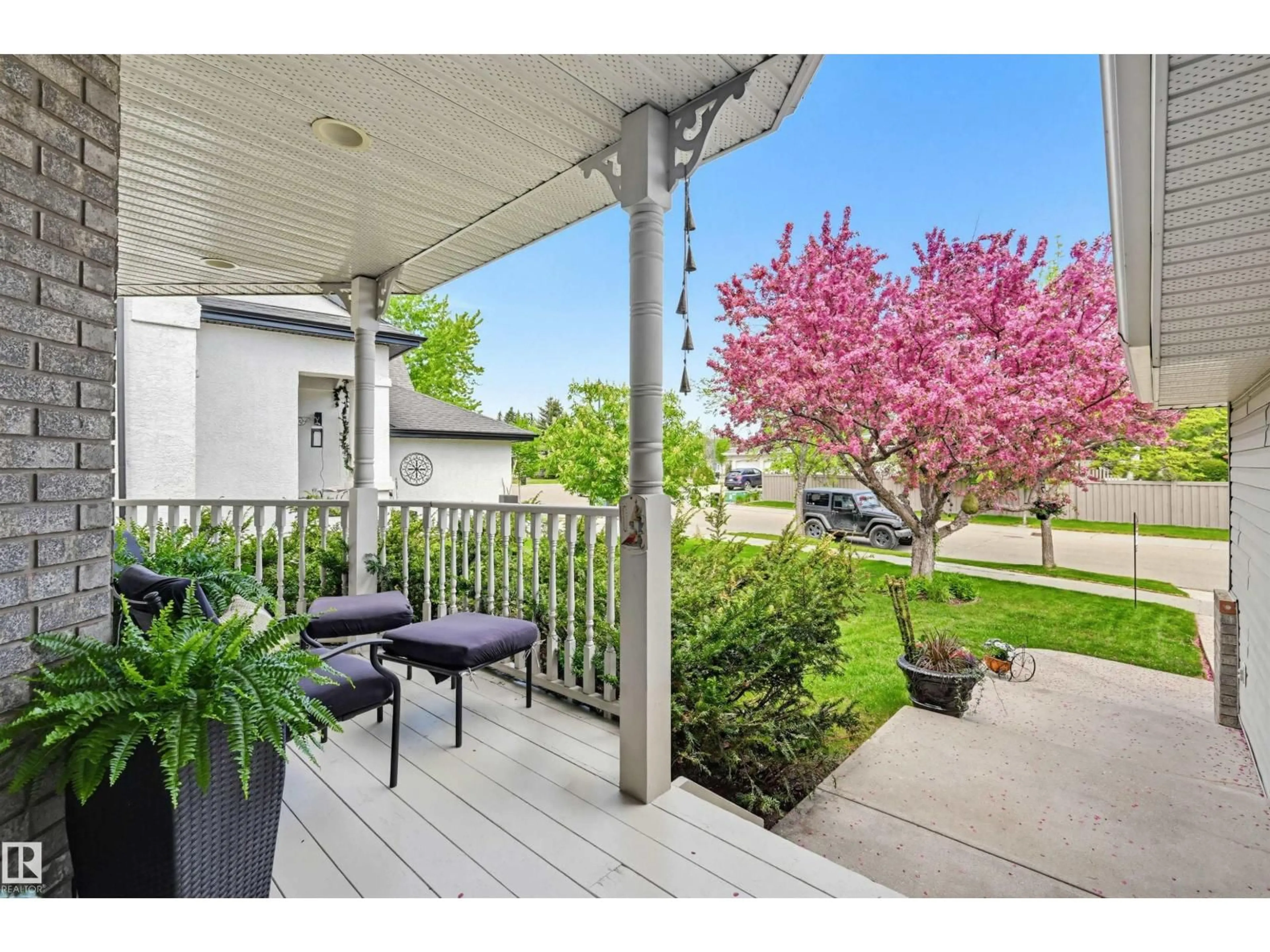 Patio, street for NW - 927 HAMPTON CO, Edmonton Alberta T6R2S2