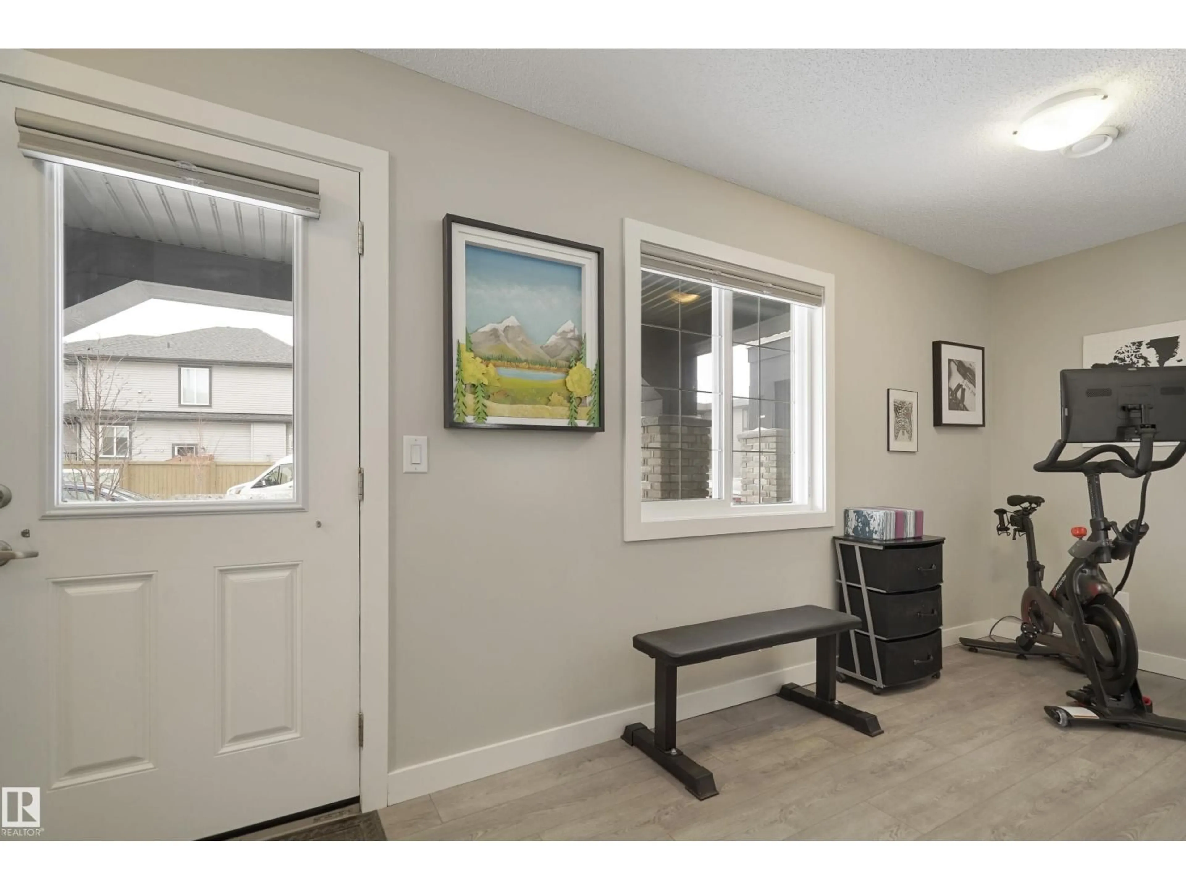 Indoor entryway for 2082 WONNACOTT WY, Edmonton Alberta T6X2V7