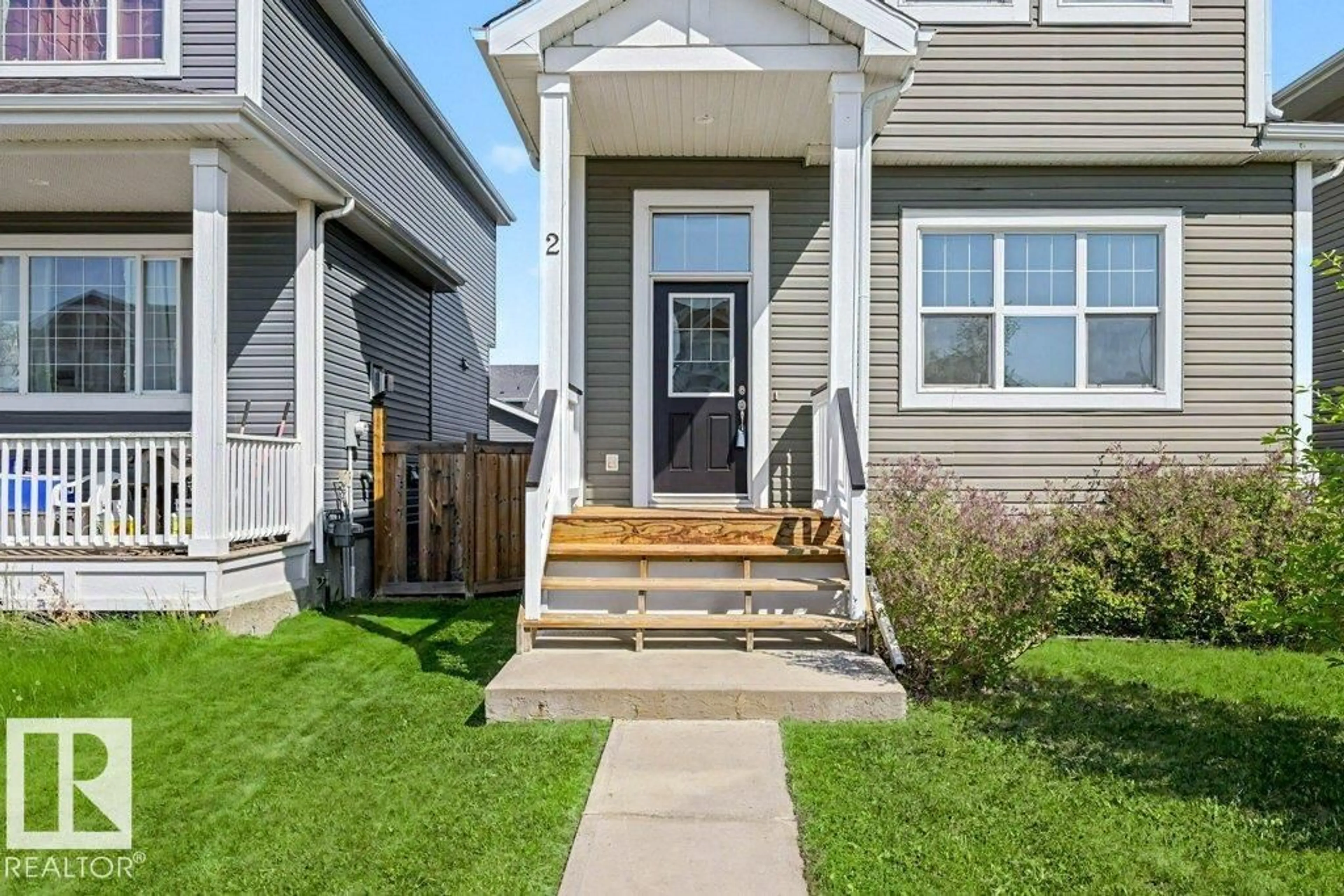 Home with vinyl exterior material, street for 2 SIMMONDS PL, Leduc Alberta T9E0T9