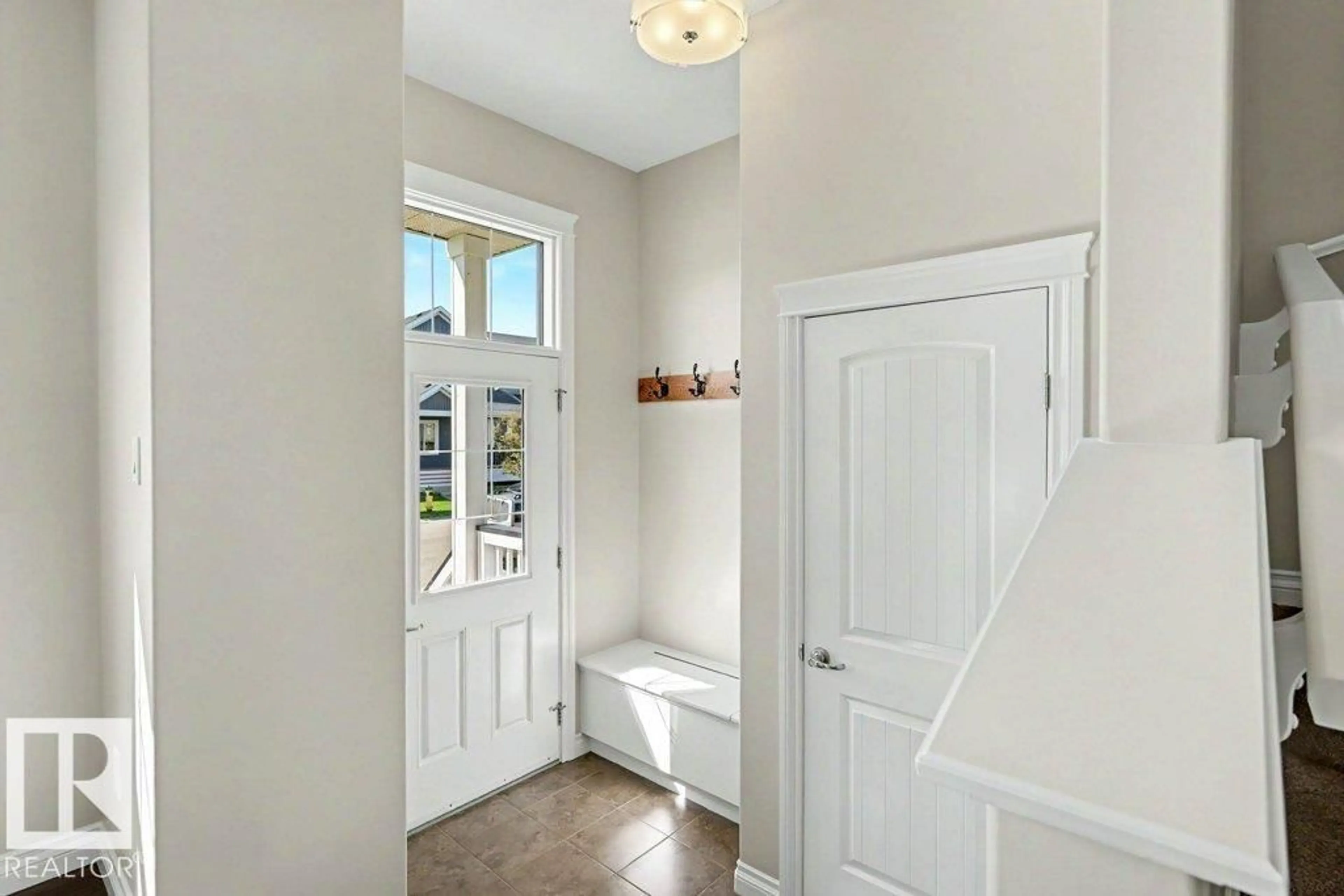 Indoor entryway for 2 SIMMONDS PL, Leduc Alberta T9E0T9
