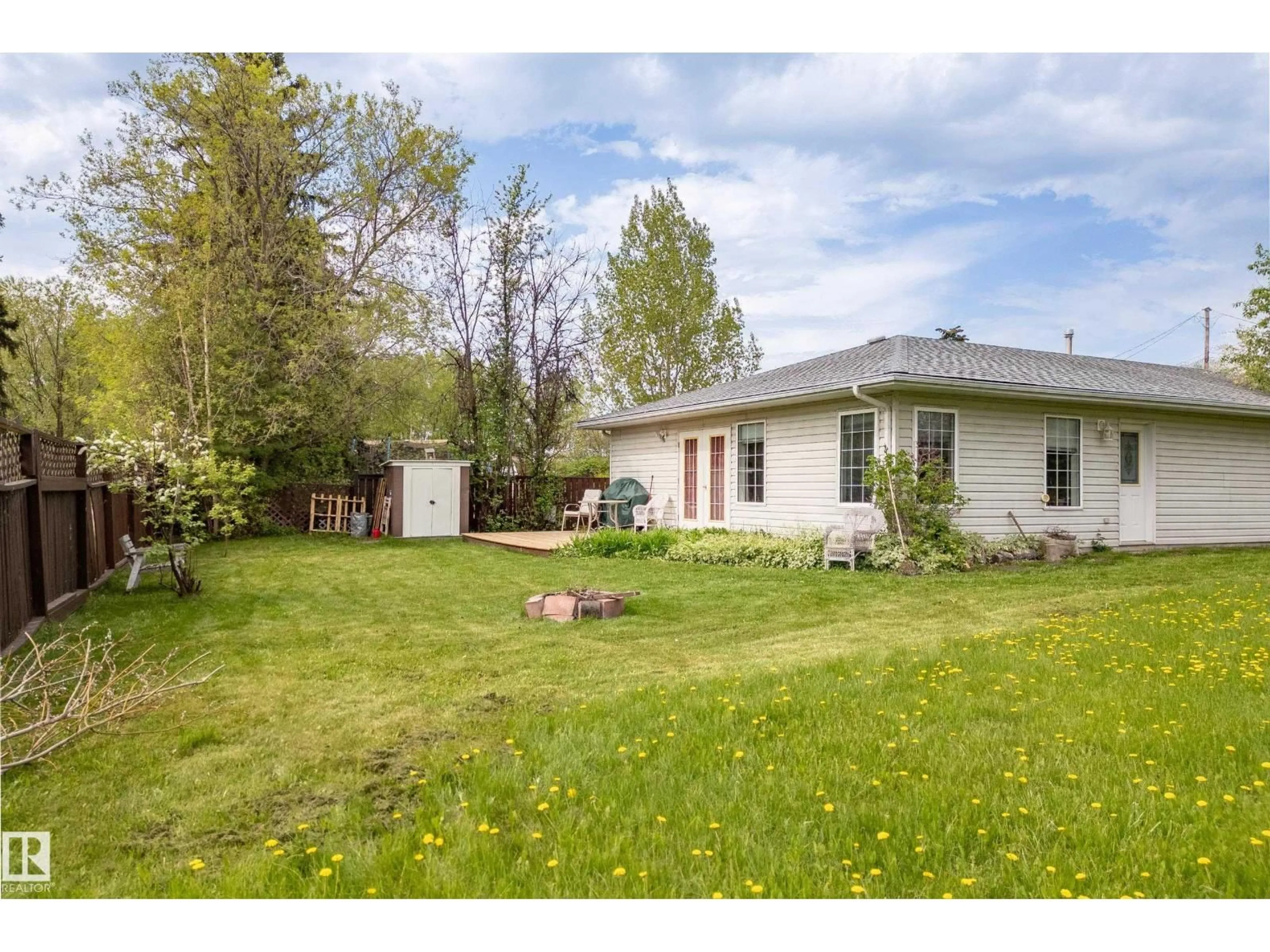 A pic from outside/outdoor area/front of a property/back of a property/a pic from drone, unknown for 5011 64 ST, Rural Lac Ste. Anne County Alberta T0E0A0