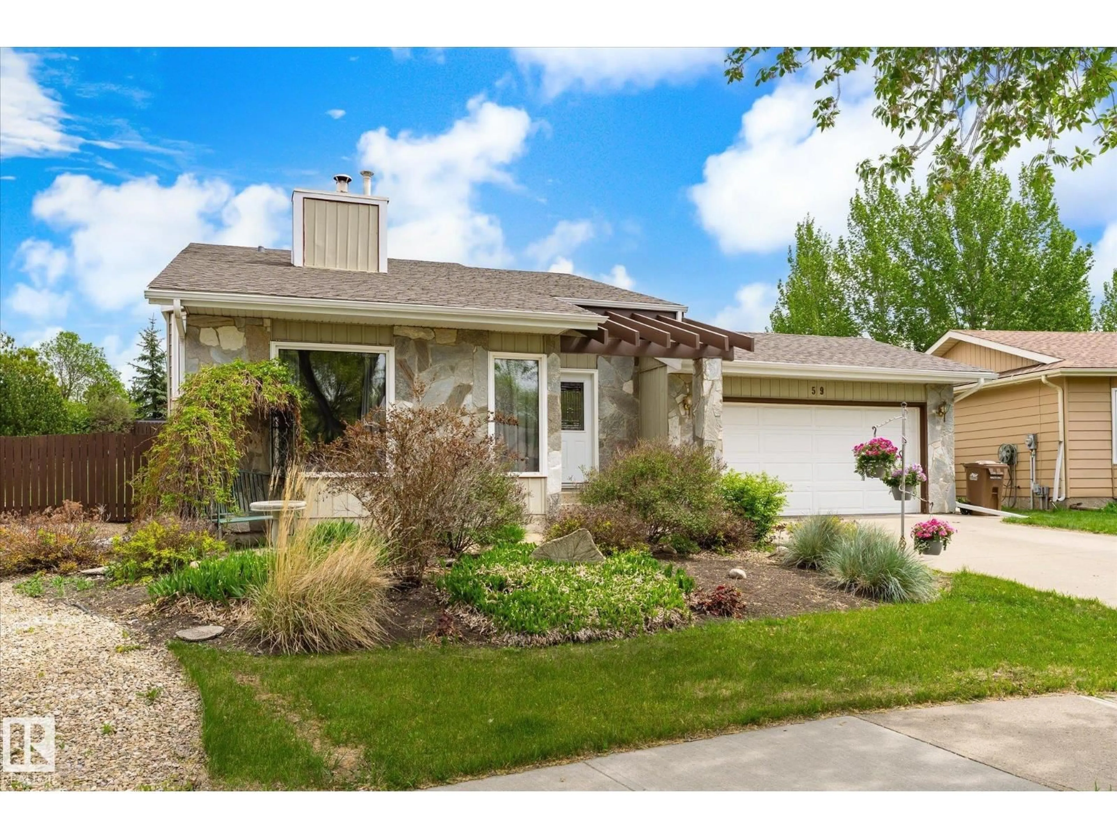 Home with vinyl exterior material, street for 59 PATTERSON CR, St. Albert Alberta T8N4T9