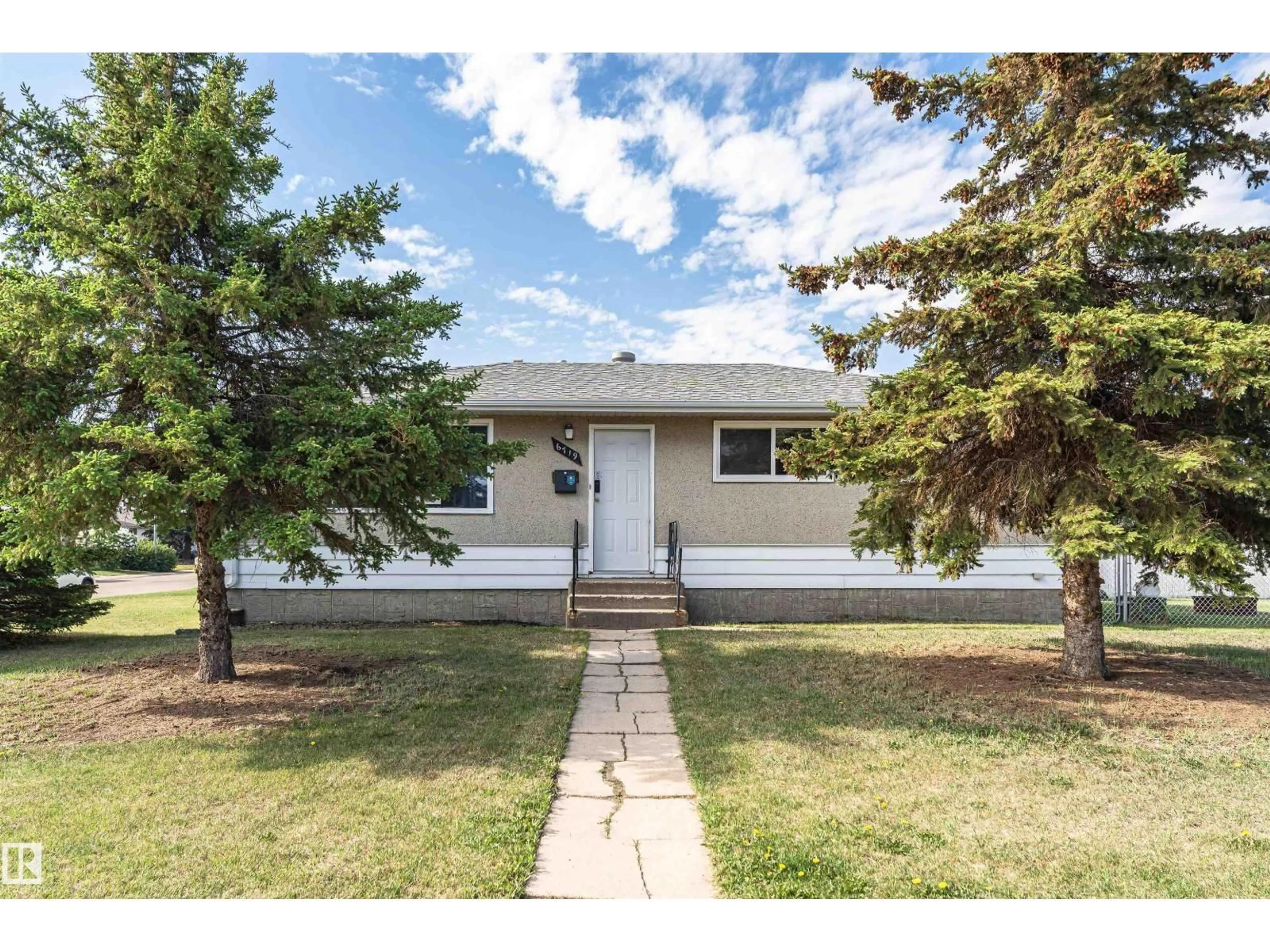 Home with vinyl exterior material, street for 6719 136 AV, Edmonton Alberta T5C2J8