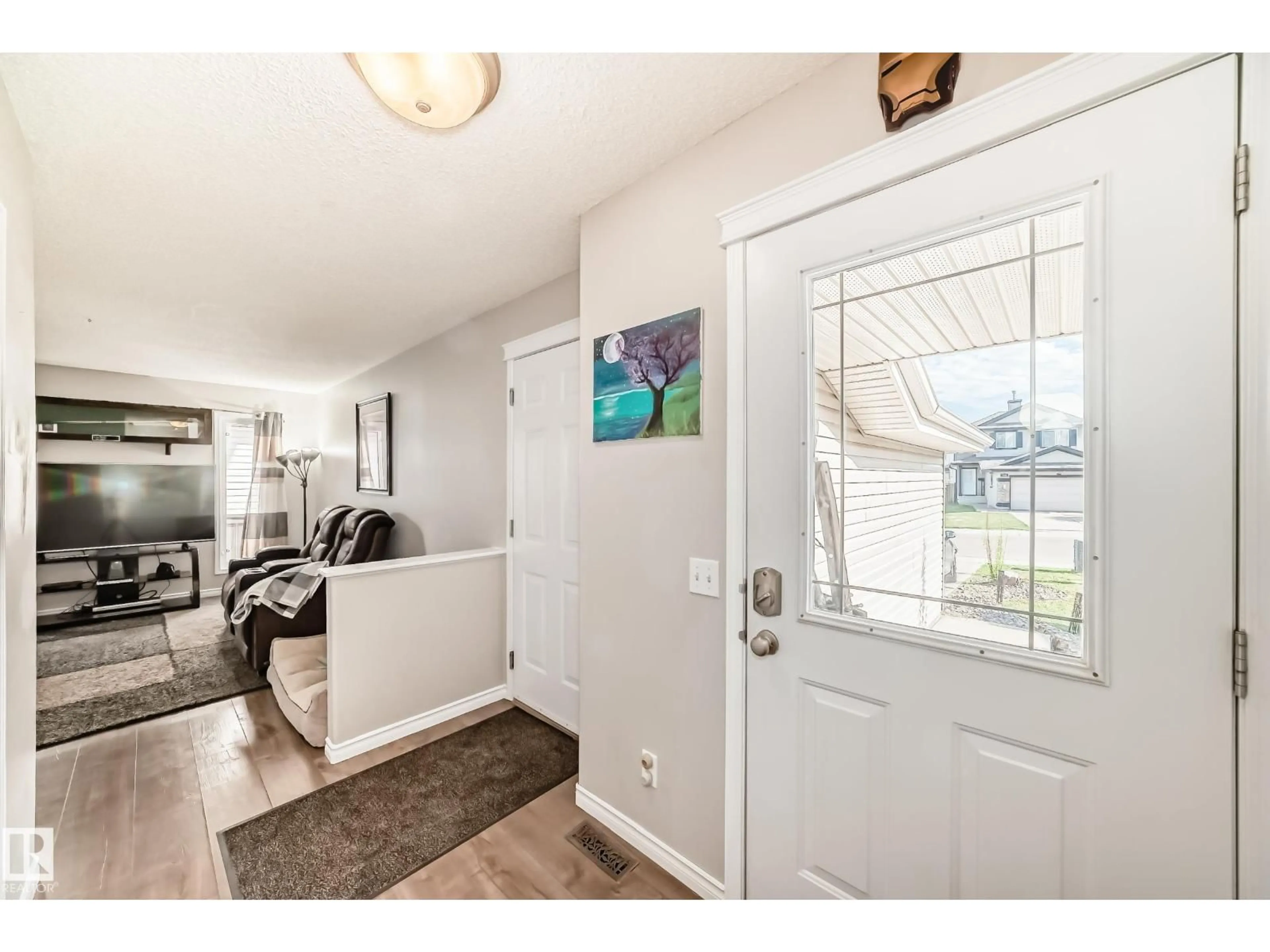 Indoor entryway for SW - 7847 7 AV, Edmonton Alberta T6X1N3
