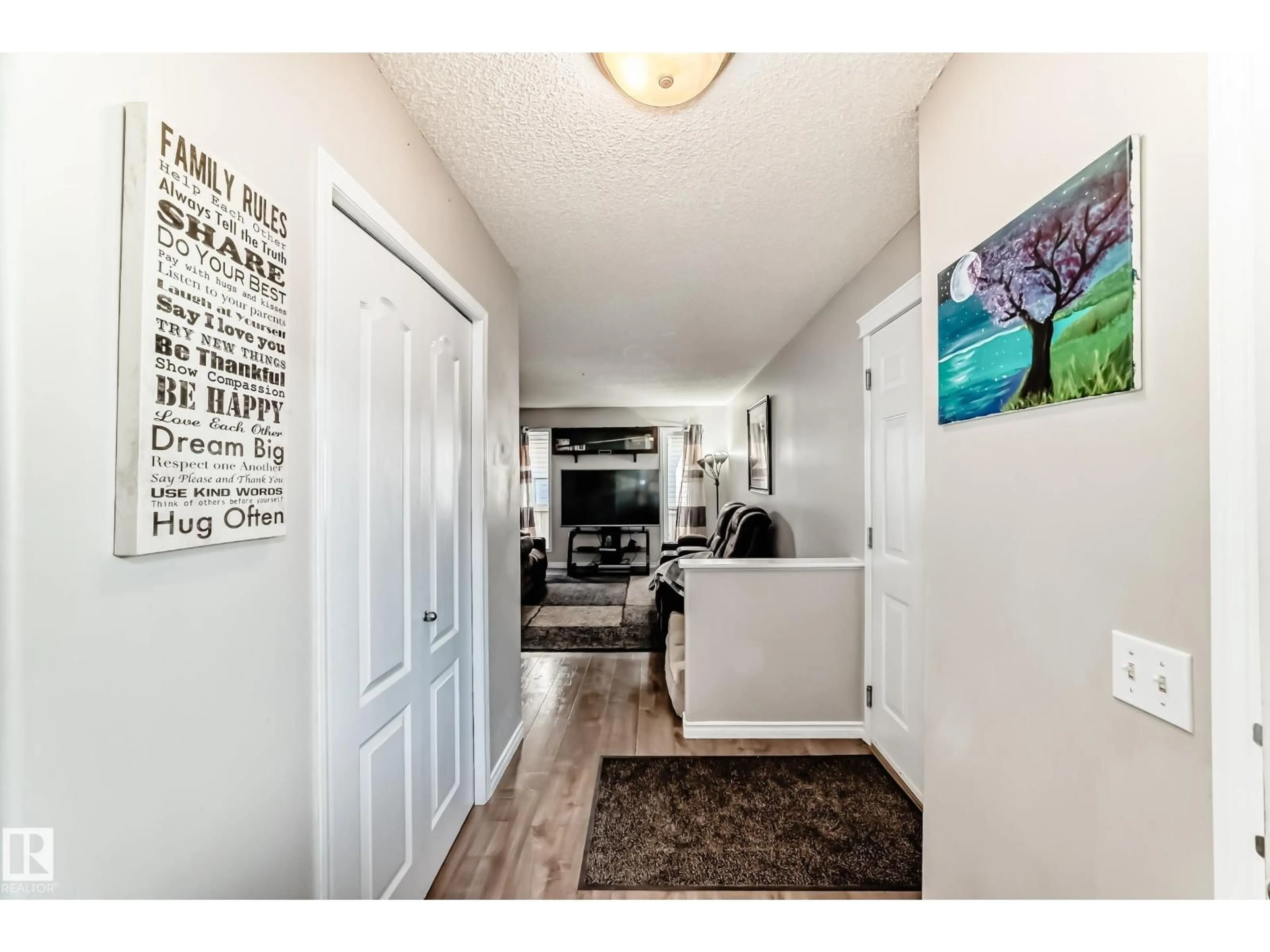 Indoor entryway for SW - 7847 7 AV, Edmonton Alberta T6X1N3