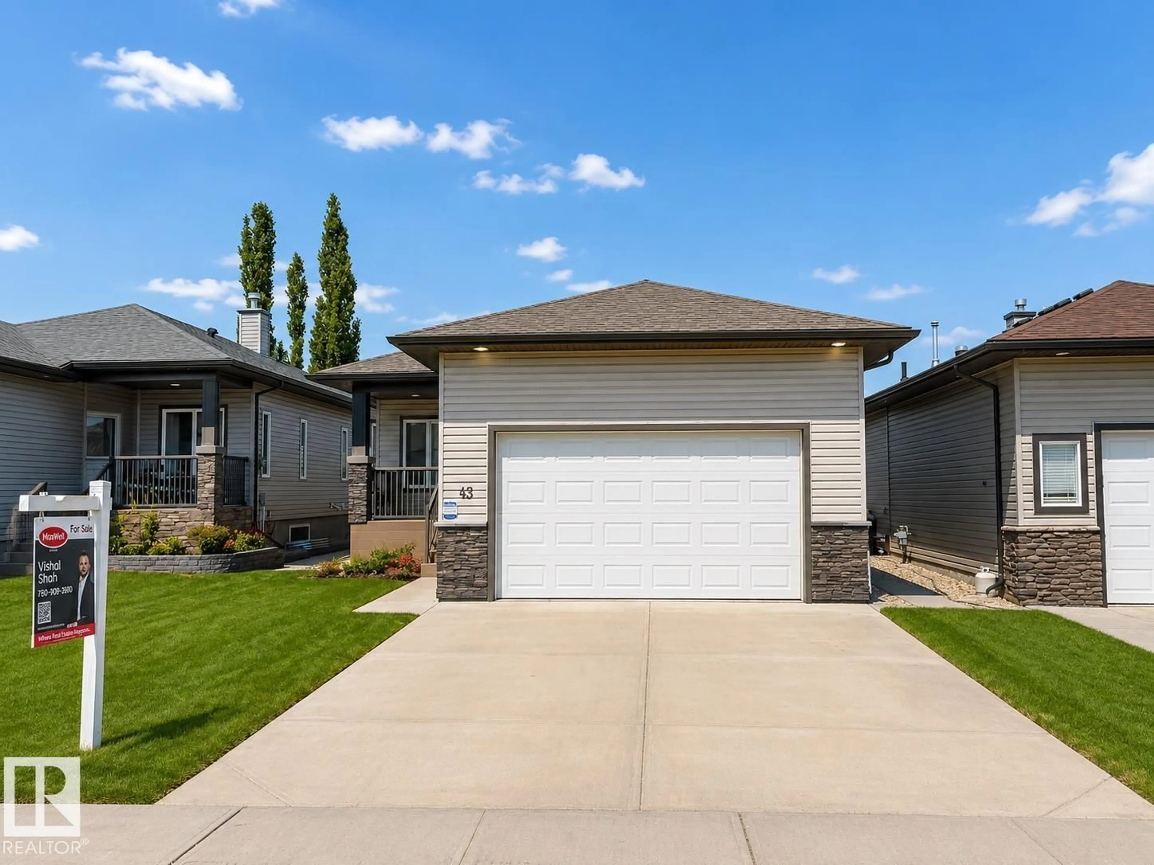 Home with vinyl exterior material, street for 45 WILLOW WOOD LN, Stony Plain Alberta T7Z0E3