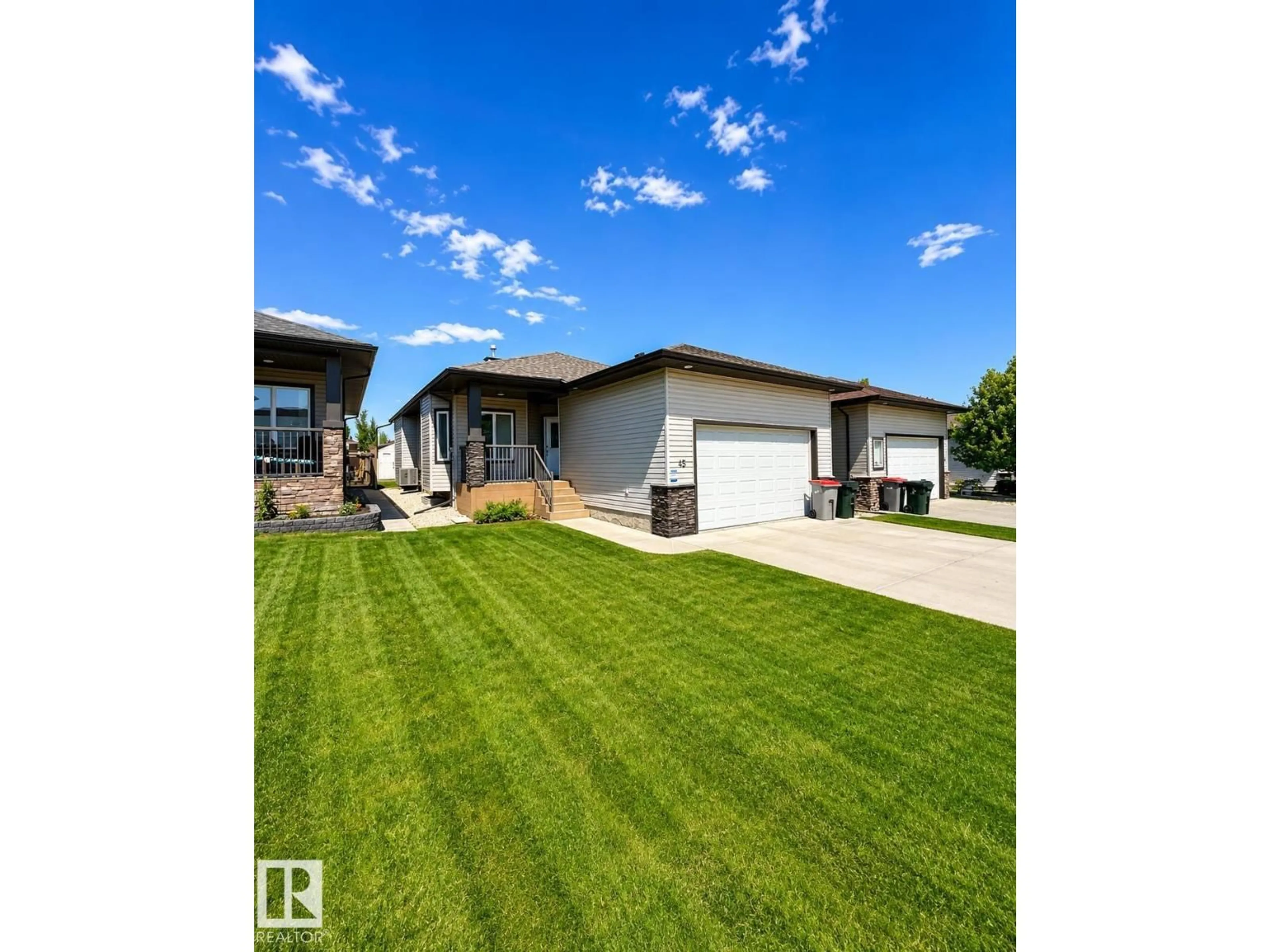 A pic from outside/outdoor area/front of a property/back of a property/a pic from drone, street for 45 WILLOW WOOD LN, Stony Plain Alberta T7Z0E3