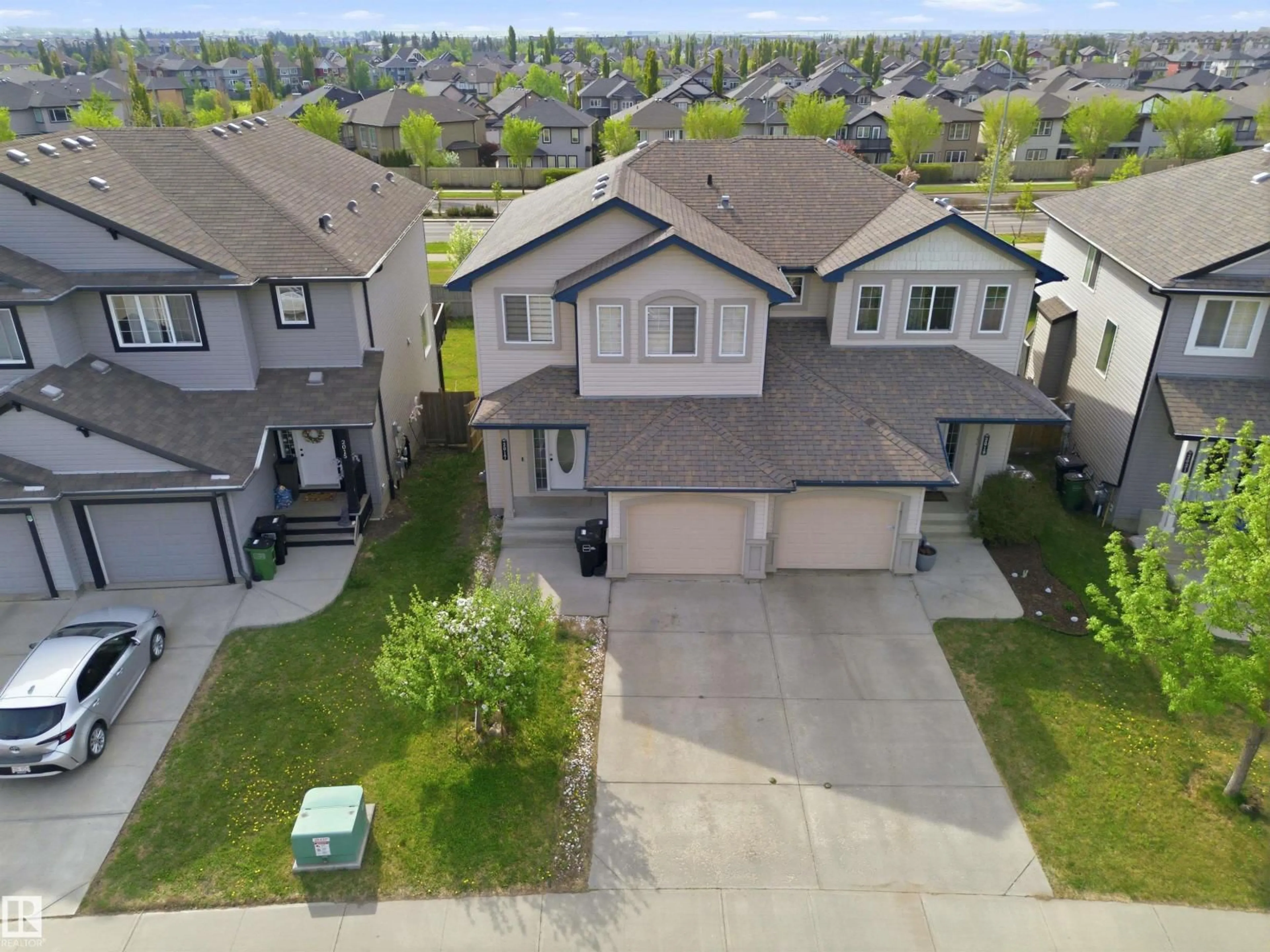A pic from outside/outdoor area/front of a property/back of a property/a pic from drone, street for SW - 2017 118 ST, Edmonton Alberta T6W0E4