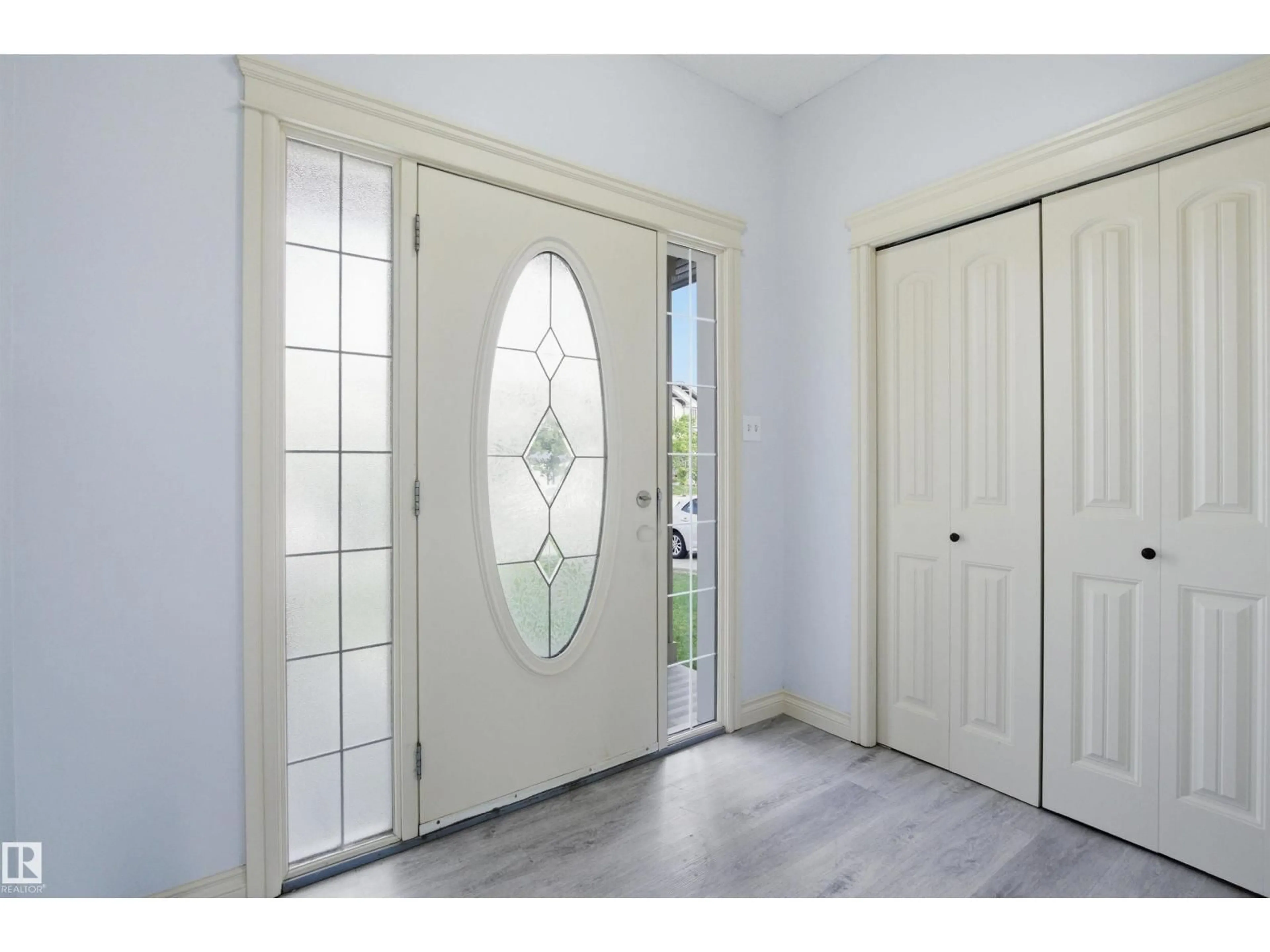 Indoor entryway for SW - 2017 118 ST, Edmonton Alberta T6W0E4