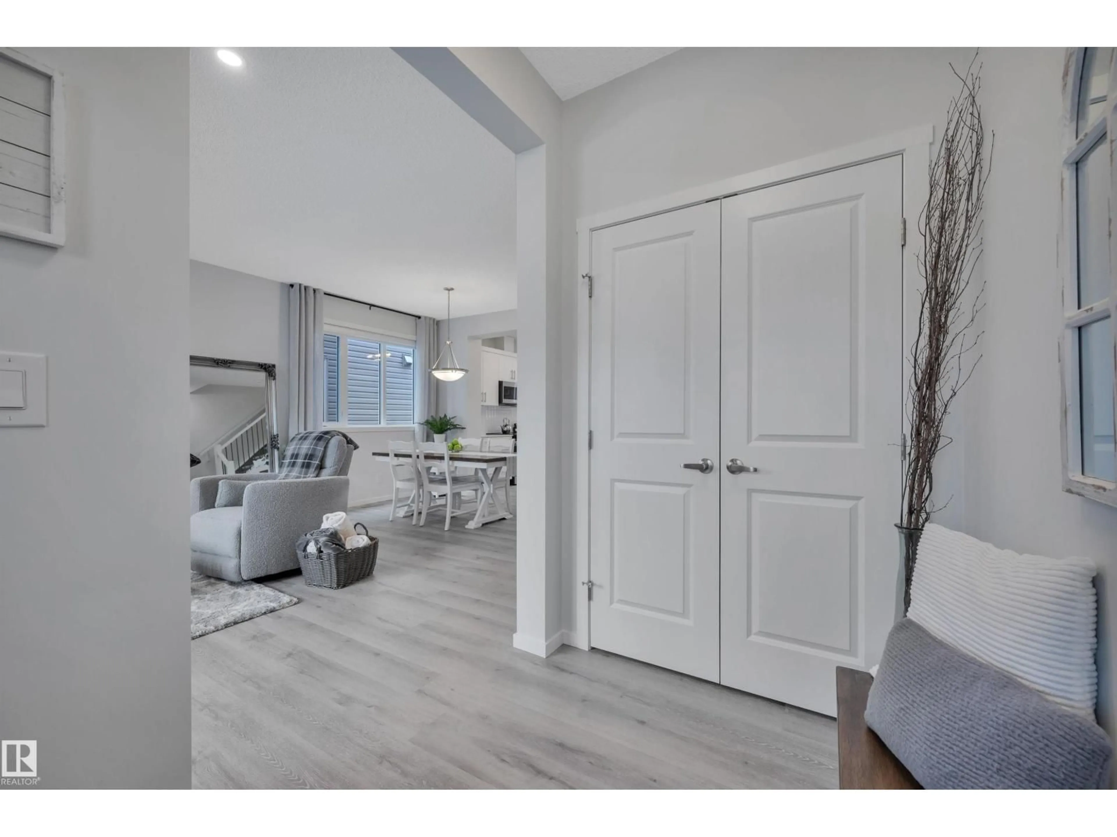 Indoor entryway for 1119 STONESIDE RD, Sherwood Park Alberta T8H3A1