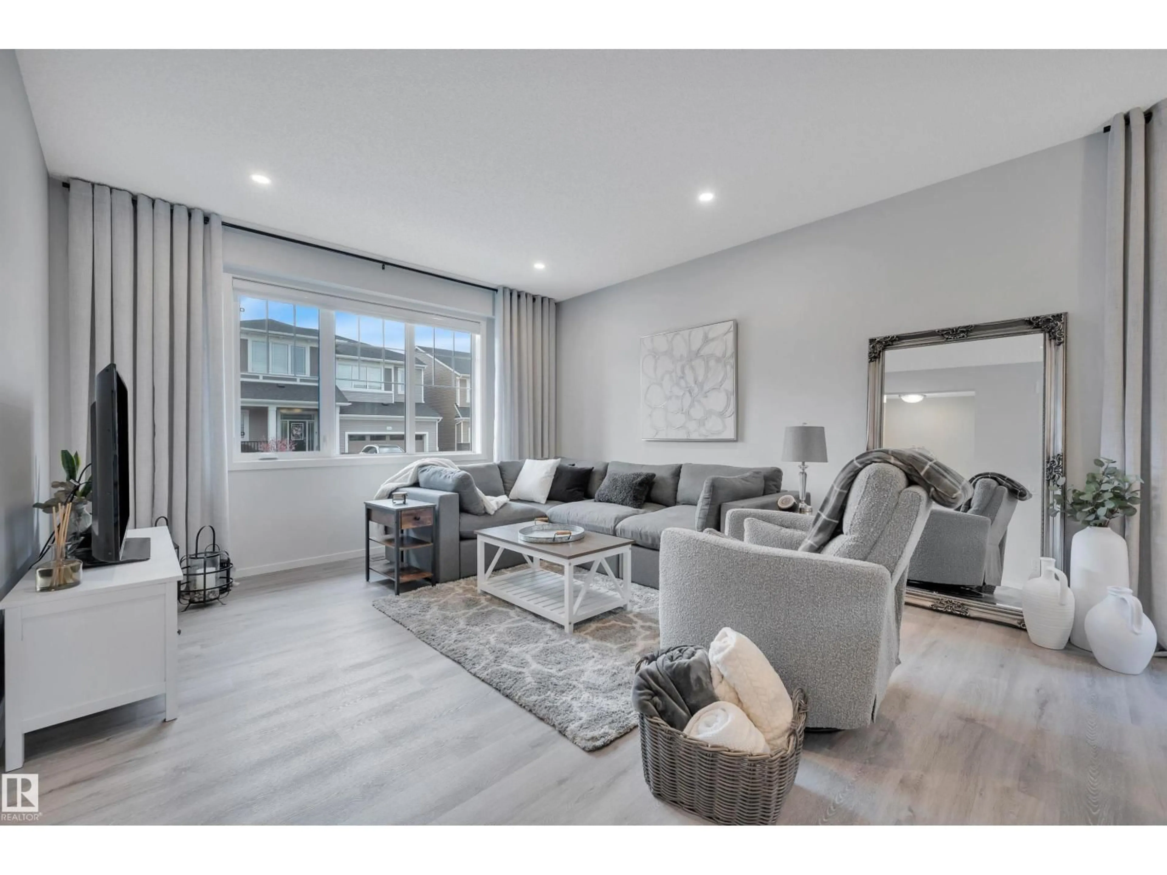Living room with furniture, unknown for 1119 STONESIDE RD, Sherwood Park Alberta T8H3A1