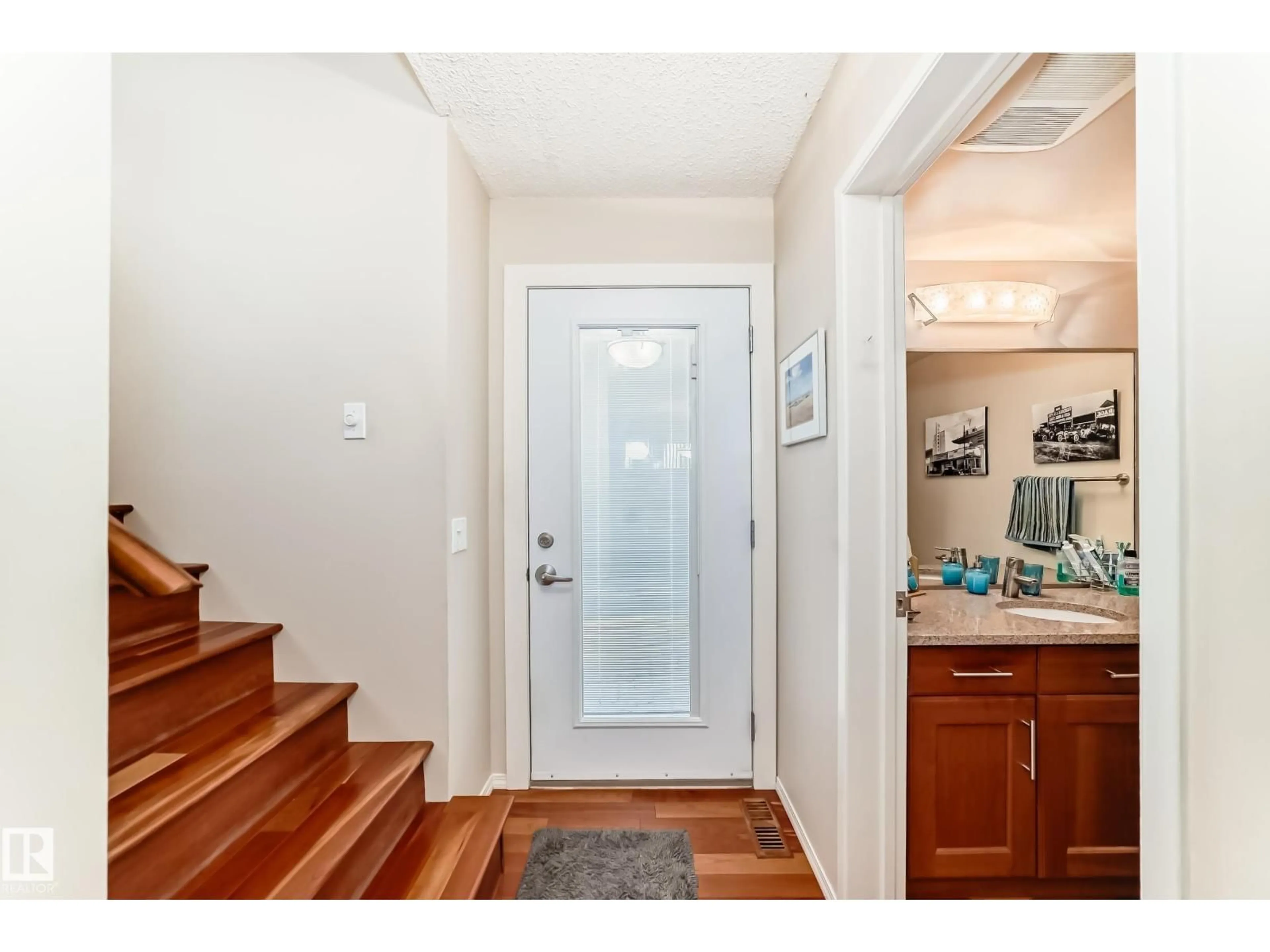 Indoor entryway for 7930 111 ST, Edmonton Alberta T6G2R2