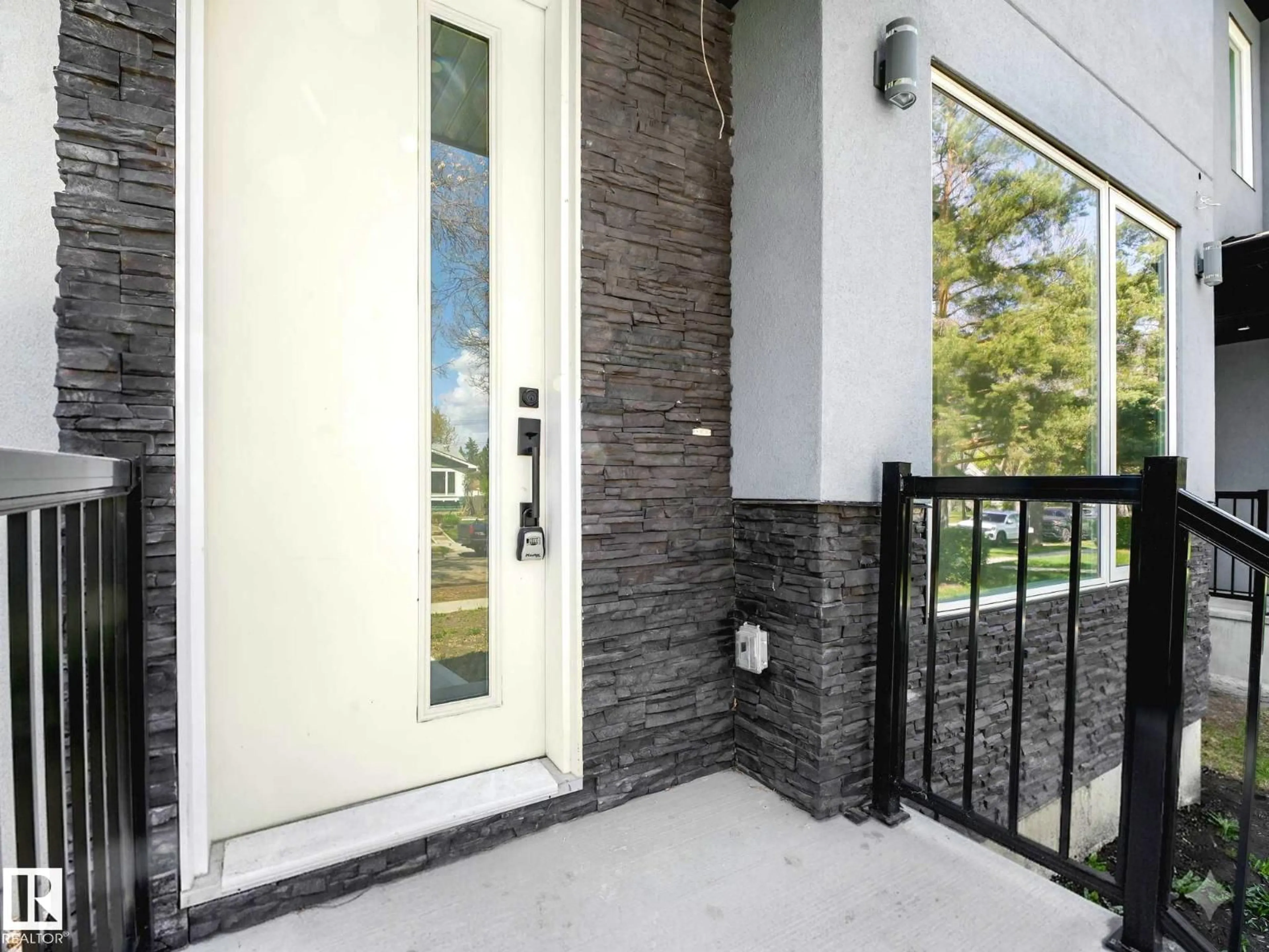 Unknown for 13843 110A AV, Edmonton Alberta T5M2N1