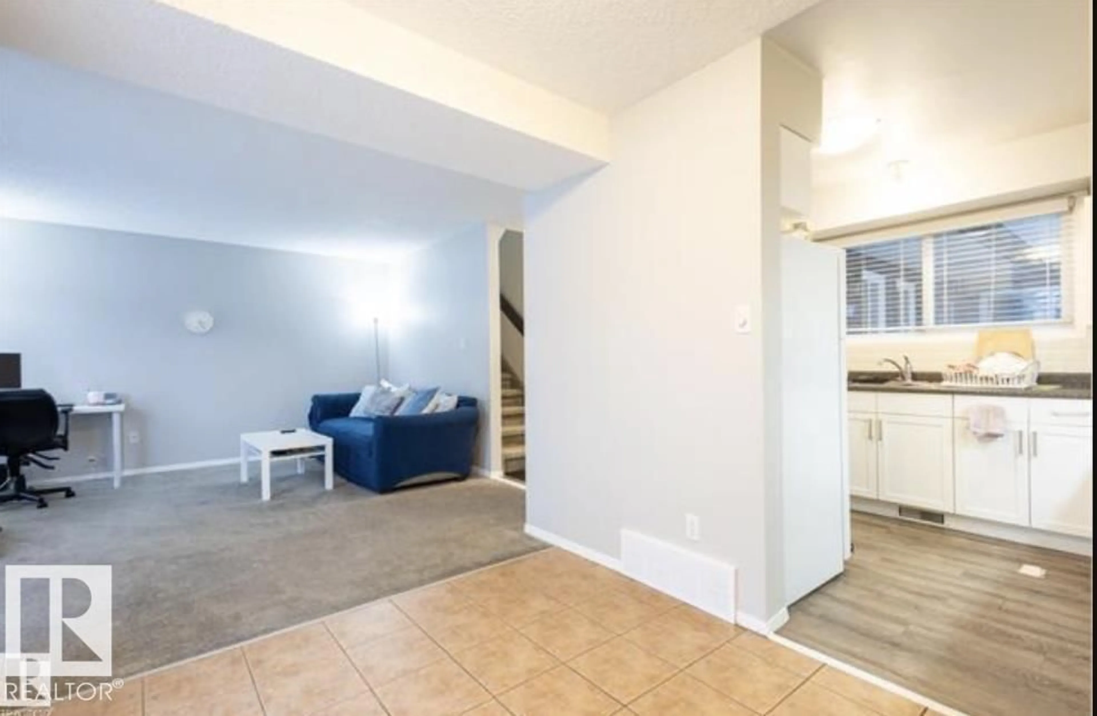 A pic of a room for 3530 42 ST, Edmonton Alberta T6L5A1