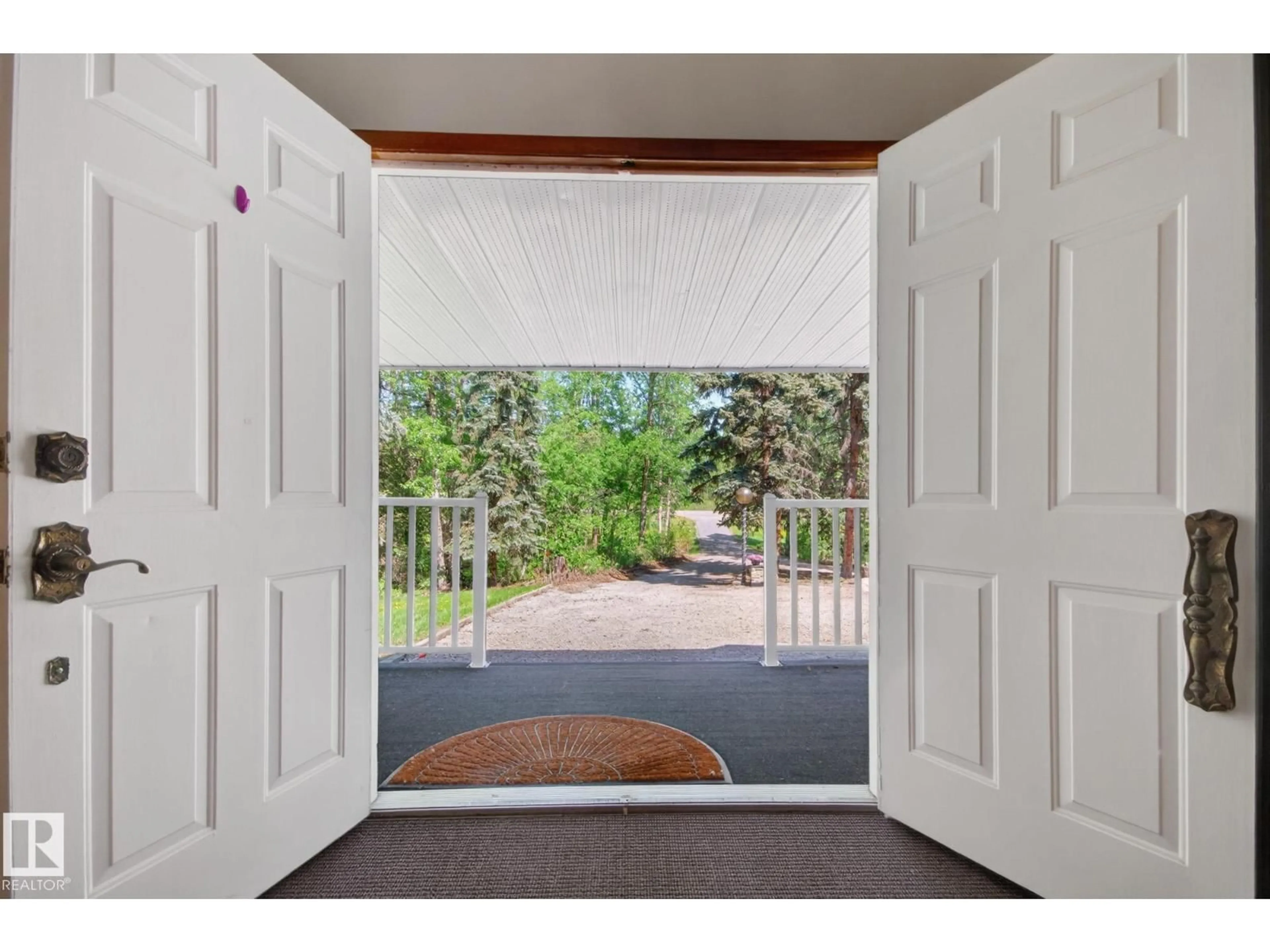 Indoor entryway for 52312 - 61 RGE ROAD 220, Rural Strathcona County Alberta T8E1C5