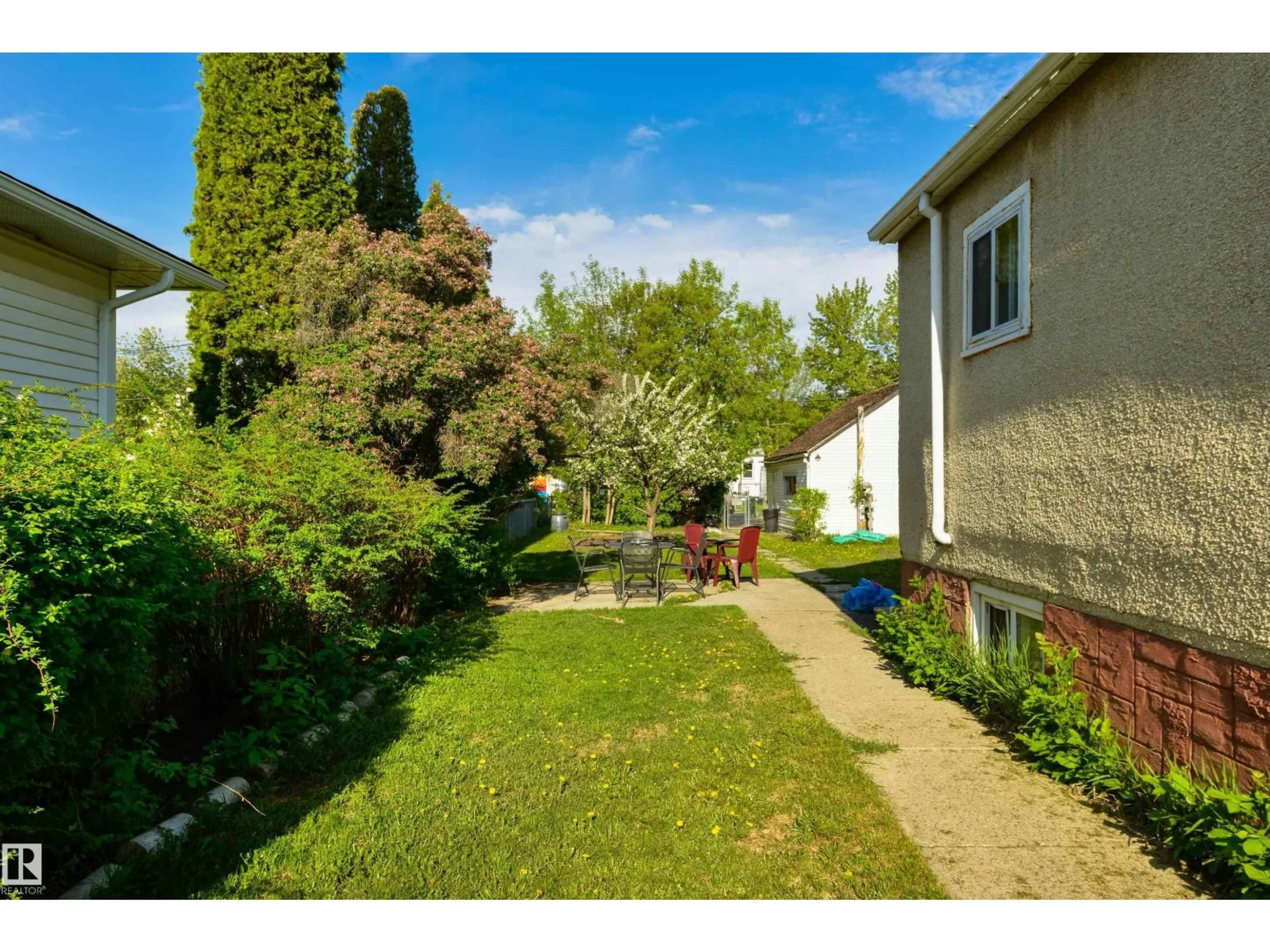 Patio, street for NW - 11240 102 ST, Edmonton Alberta T5G2E3